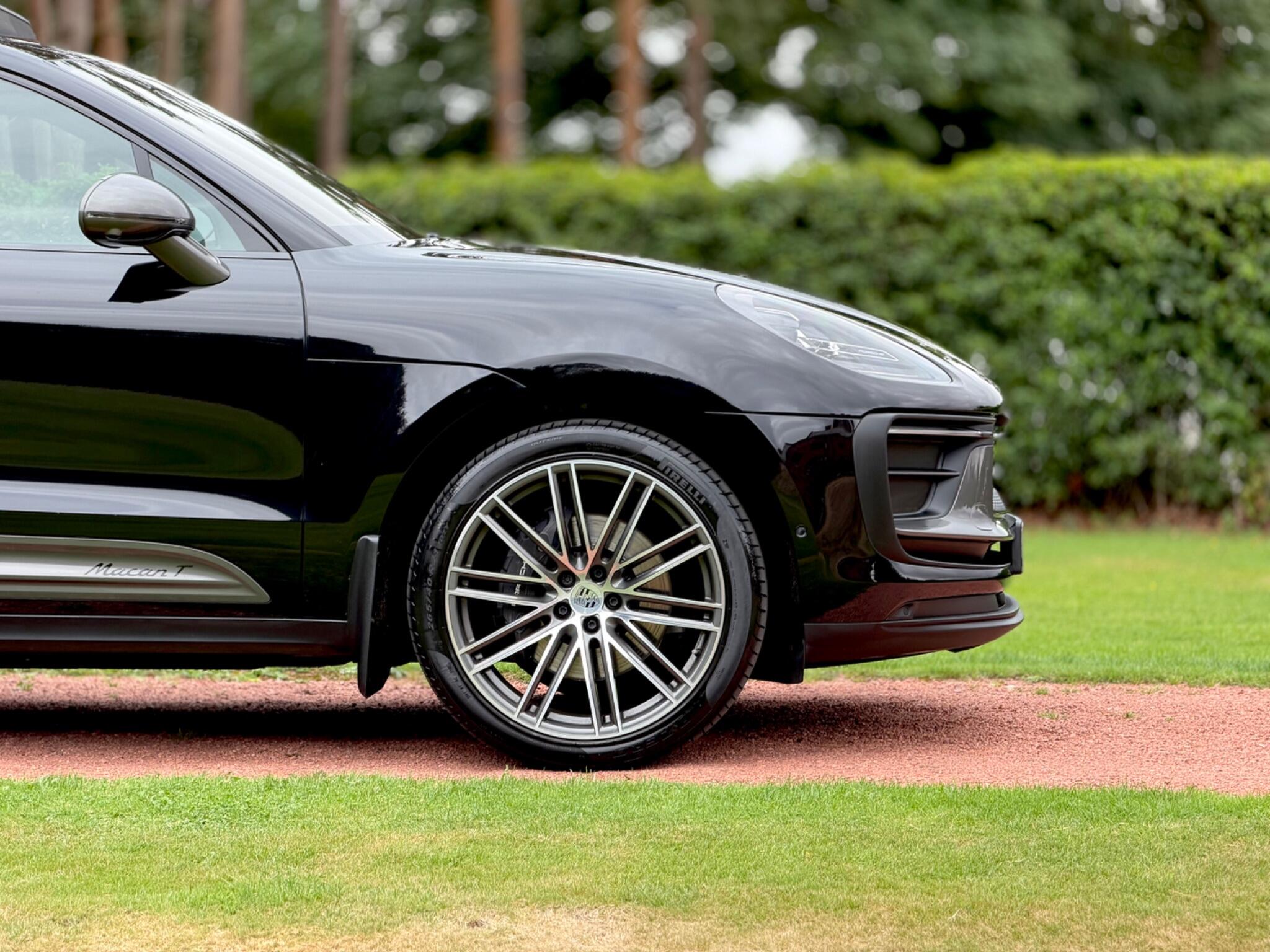 Porsche Macan view 34