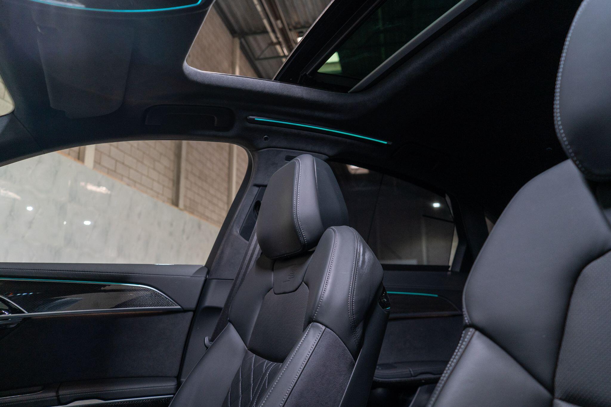 Audi S8 view 15