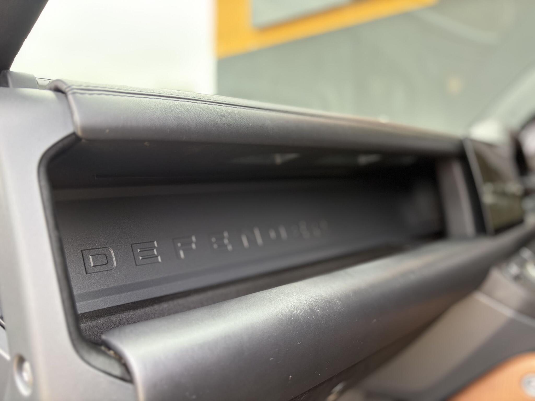 Land Rover Defender 130 view 24