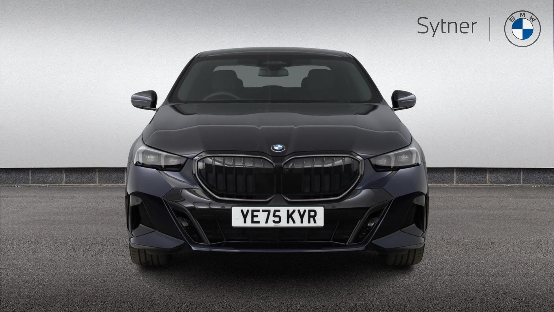 BMW 5 Series view 16