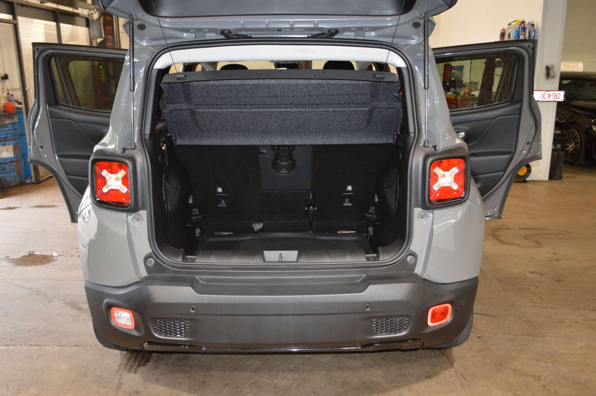 Jeep Renegade view 29