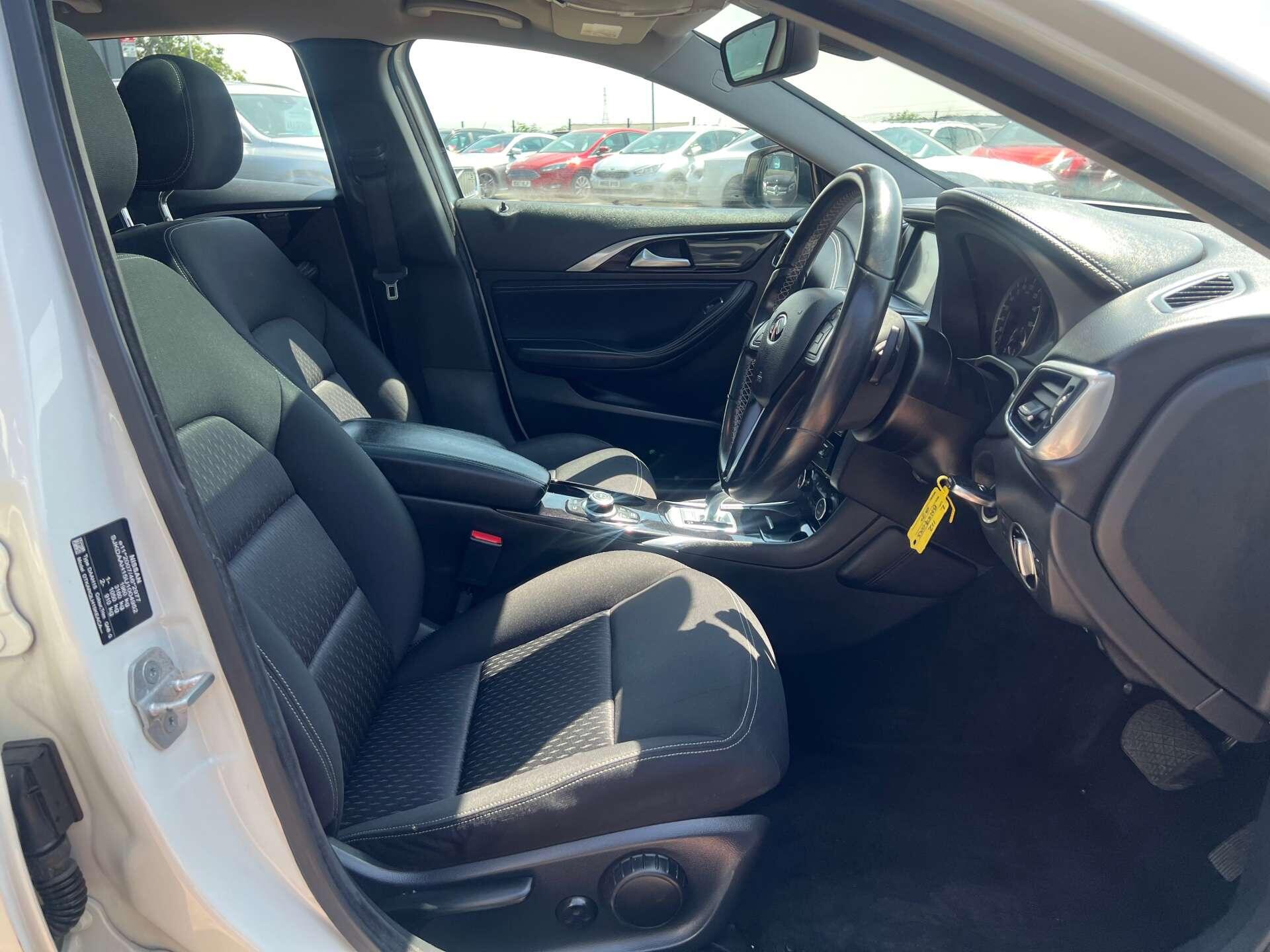 Infiniti Q30 view 20