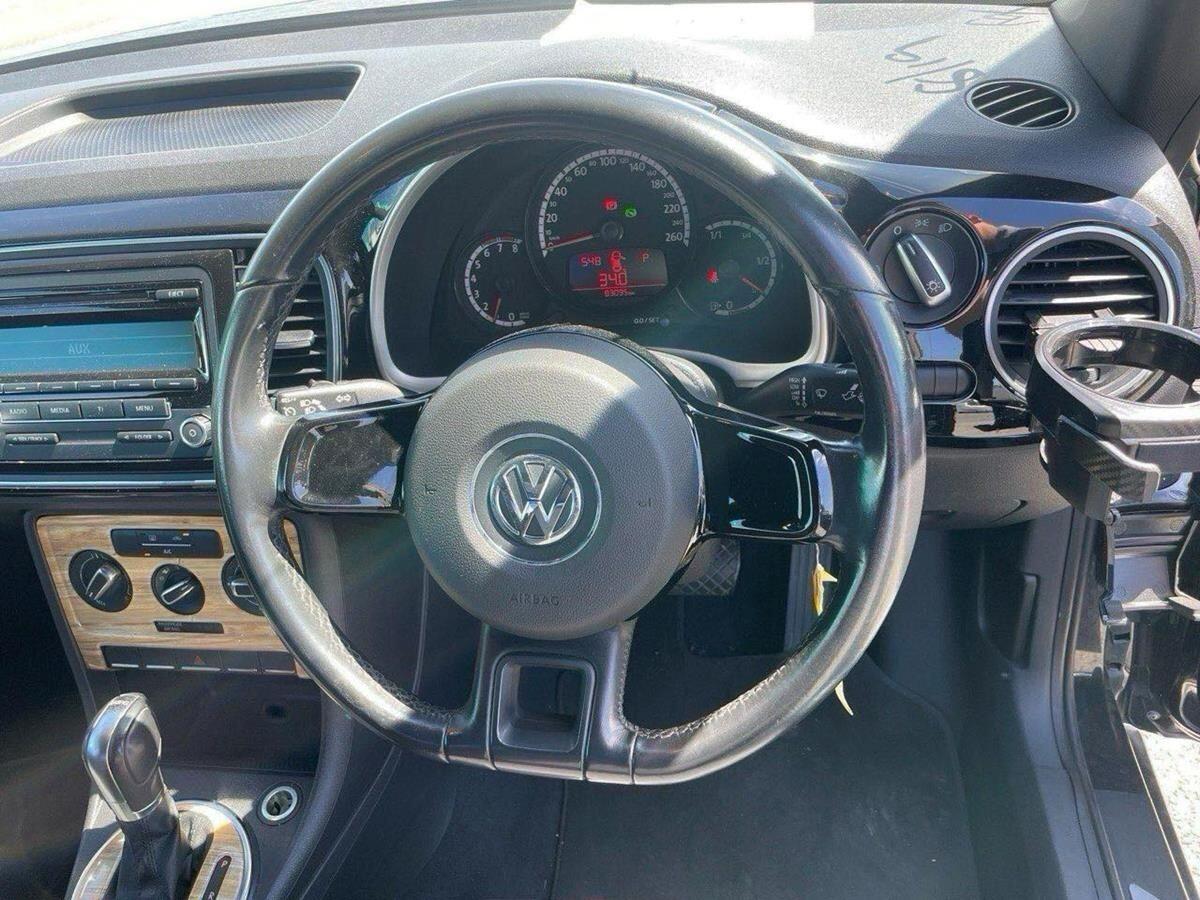 Volkswagen Beetle view 12
