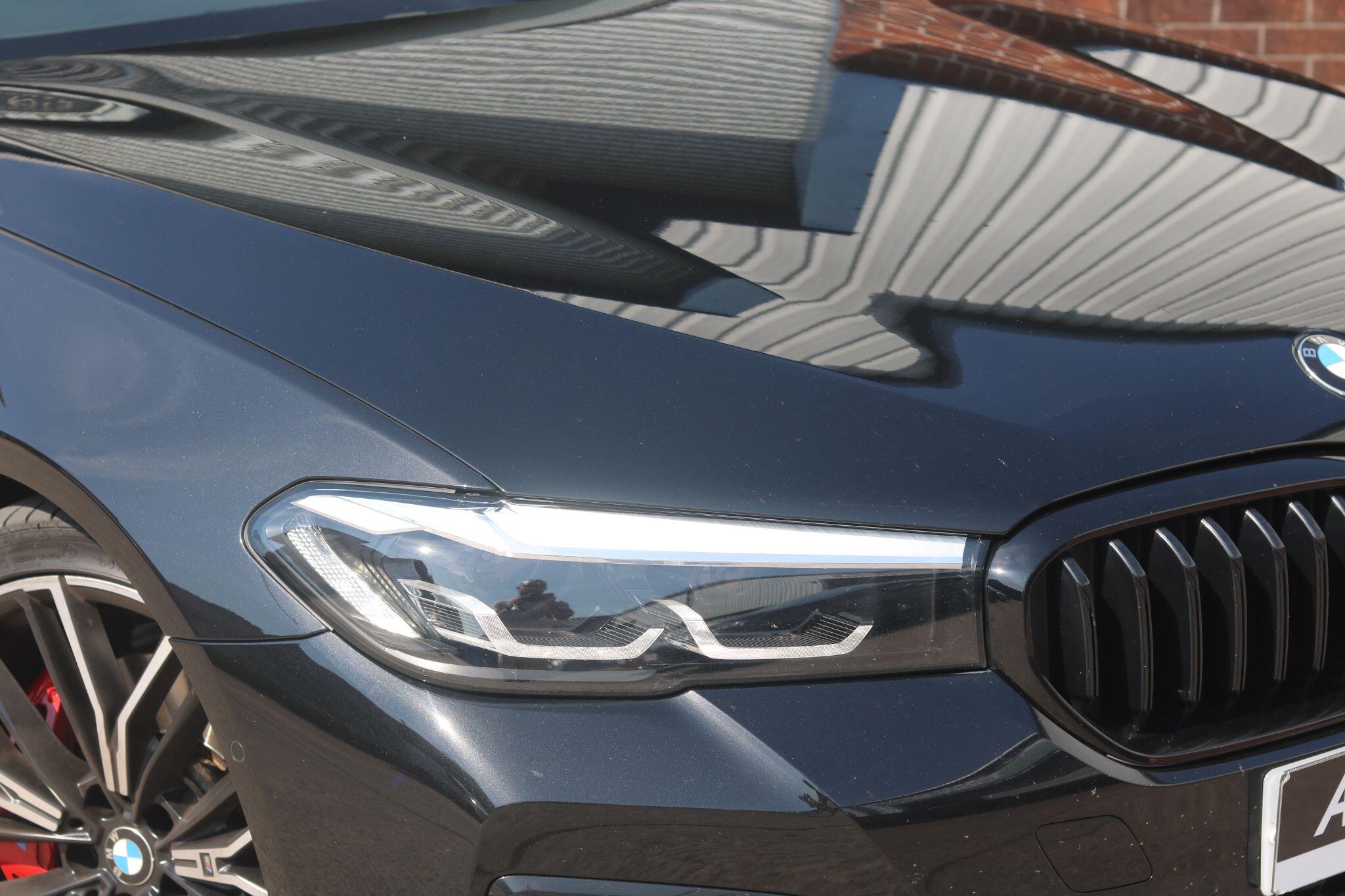 BMW 5 Series view 10