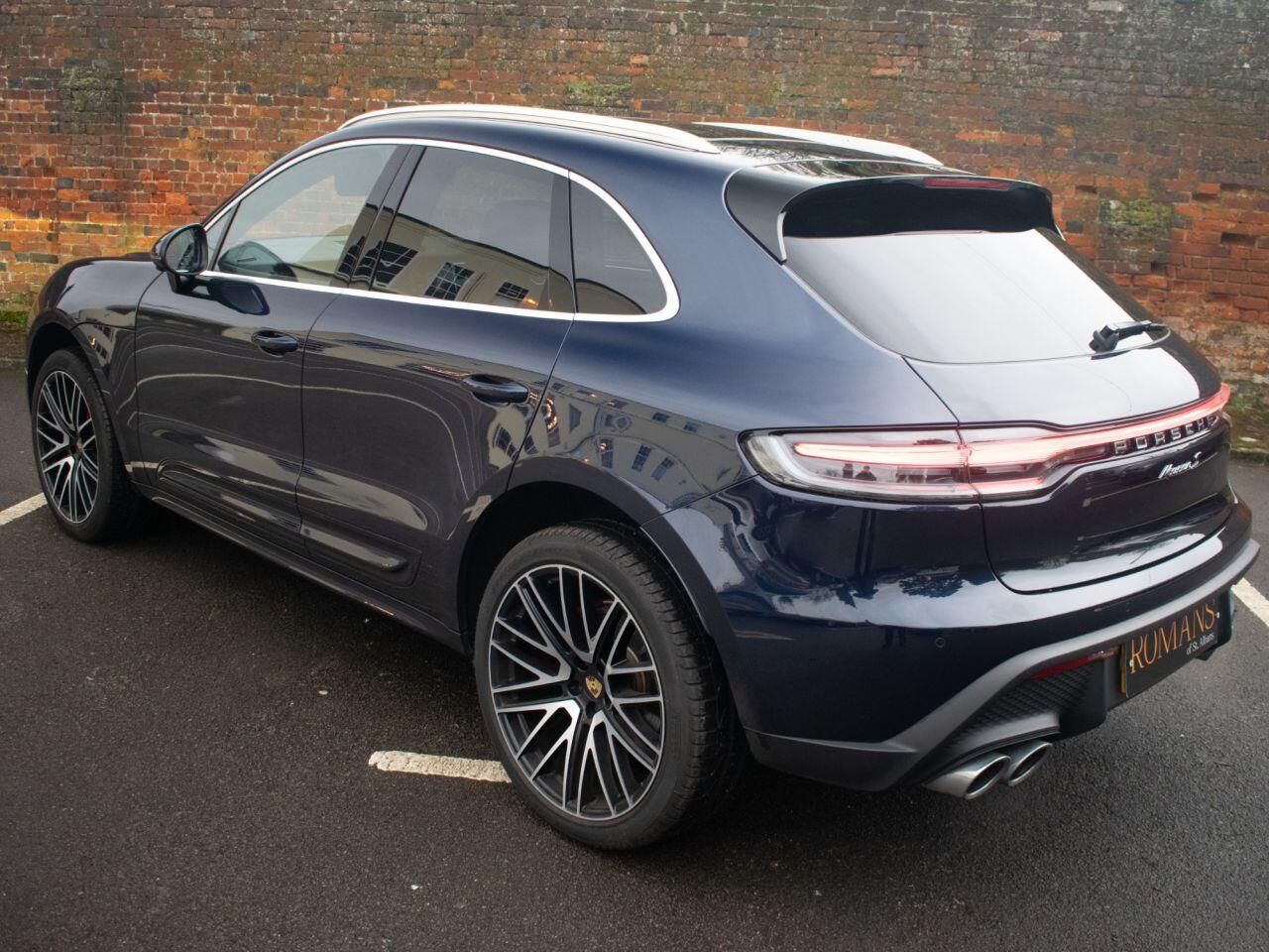 Porsche Macan view 43