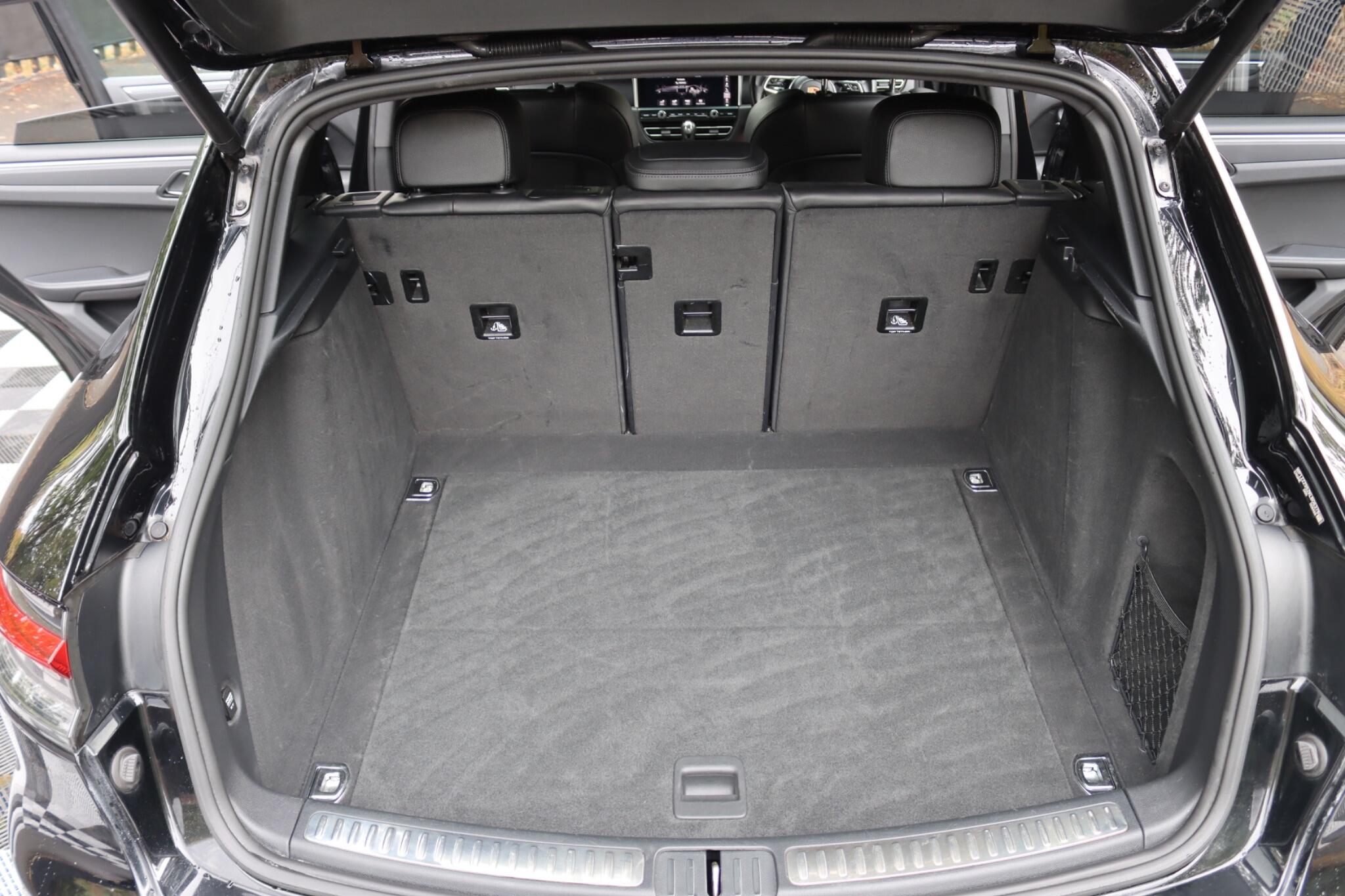 Porsche Macan view 36