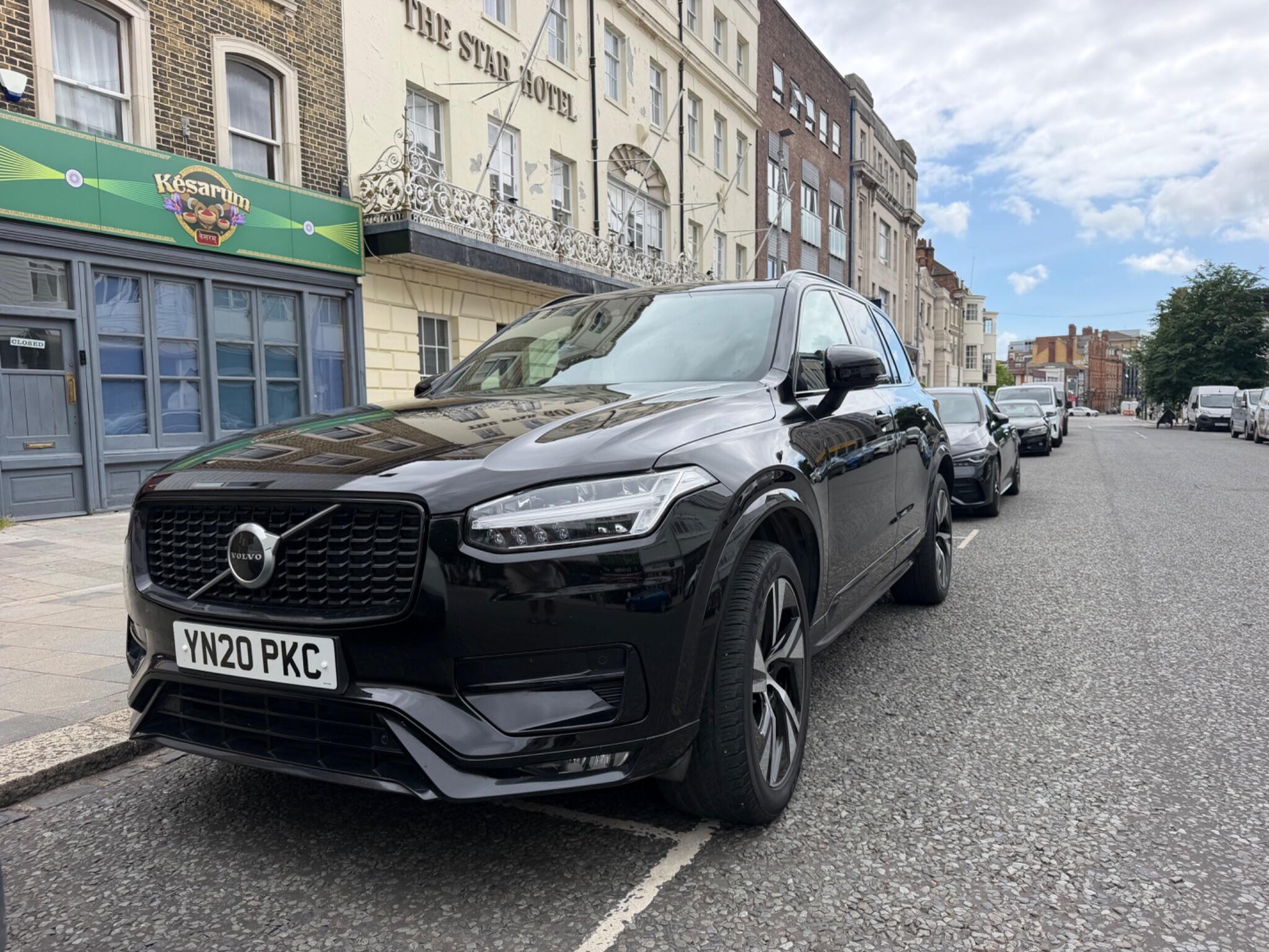 Volvo XC90 view 4