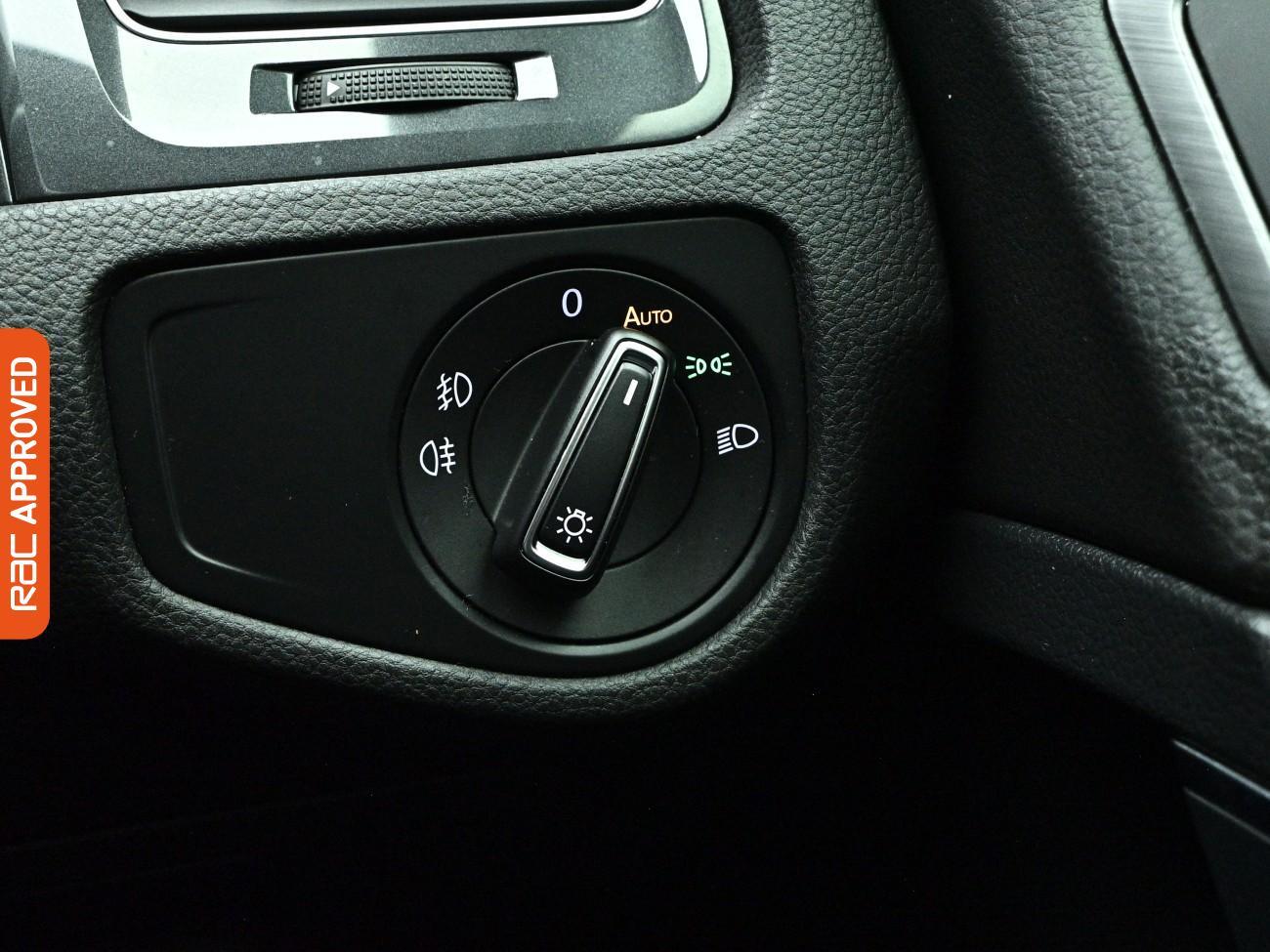 Volkswagen Golf view 18