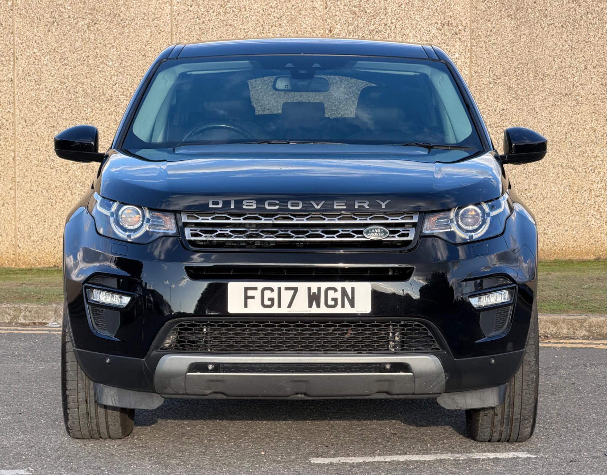 Land Rover Discovery Sport view 5