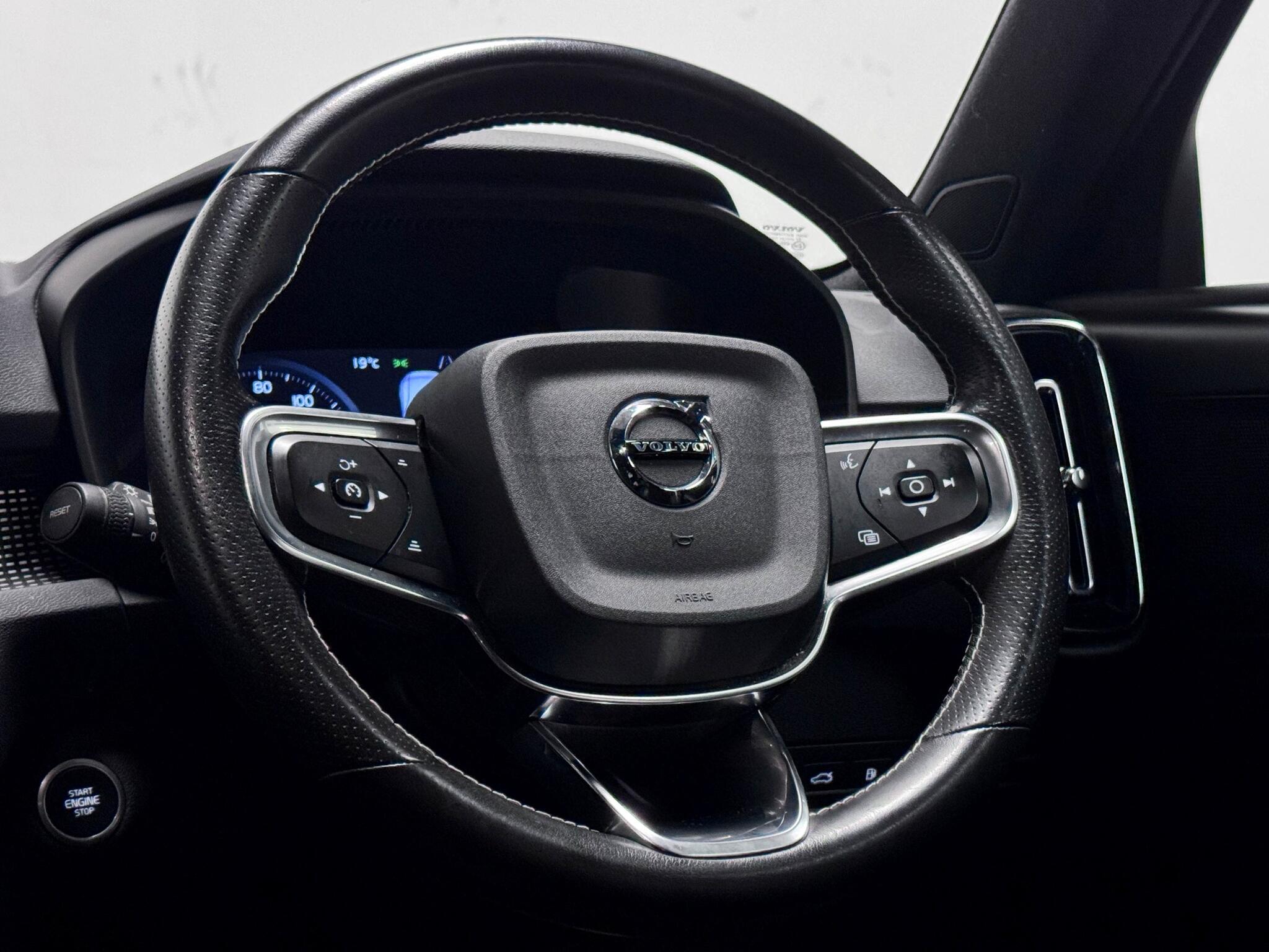 Volvo XC40 view 13