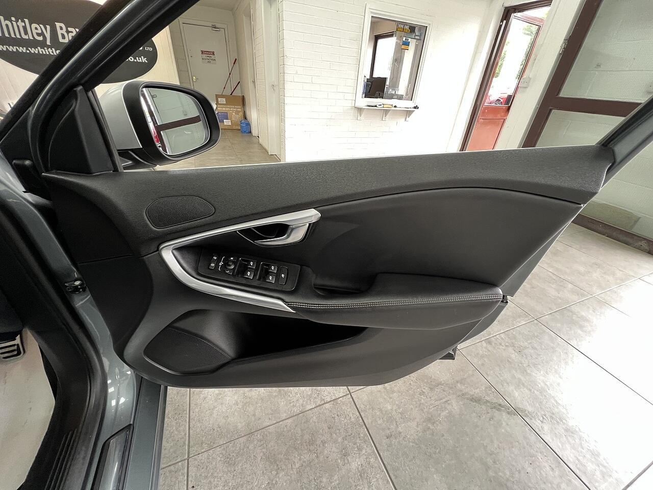 Volvo V40 view 13