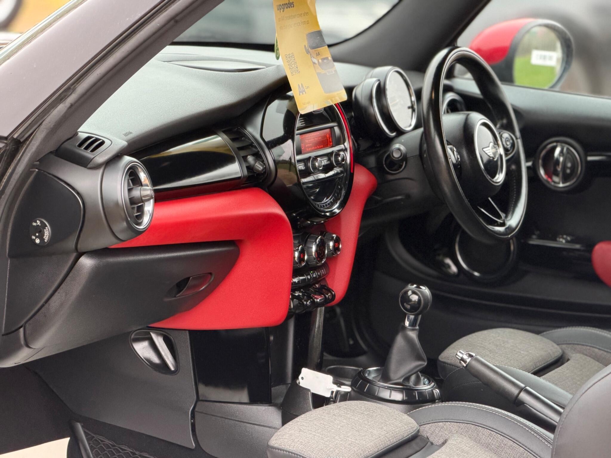 2015 MINI Hatch 1.5 Cooper D Euro 6 (s/s) 3dr image 16