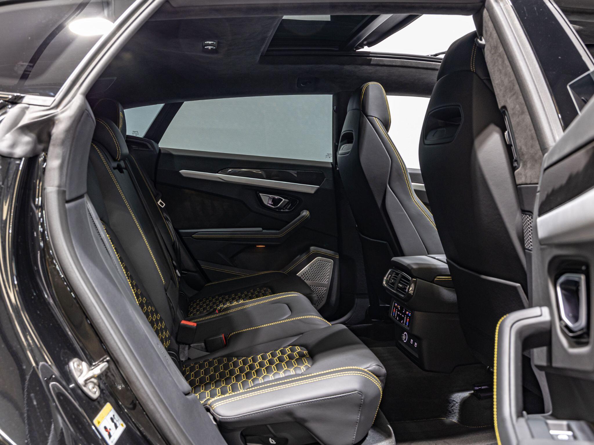 Lamborghini Urus view 34