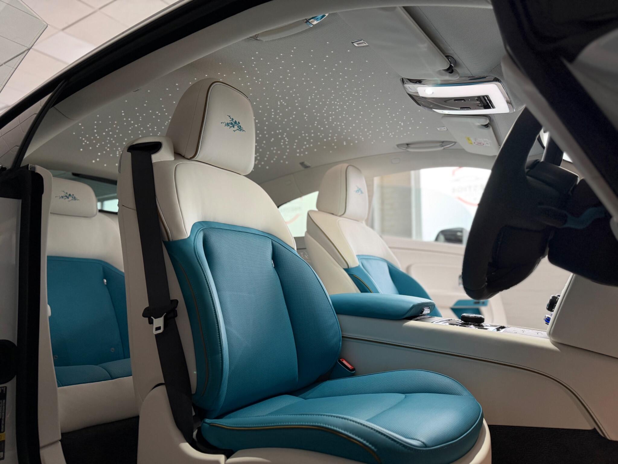 Rolls-Royce Spectre view 60