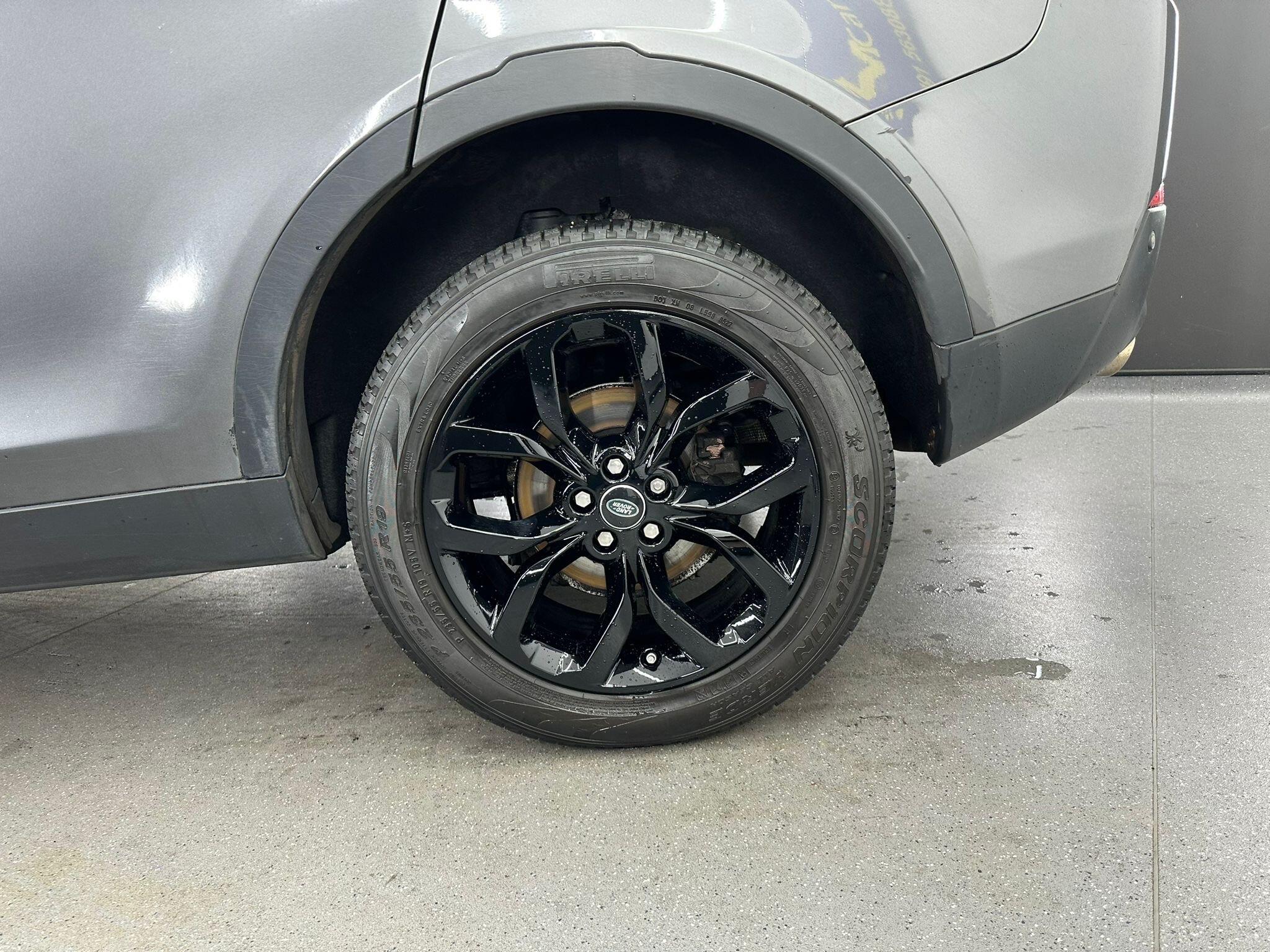 Land Rover Discovery Sport view 20