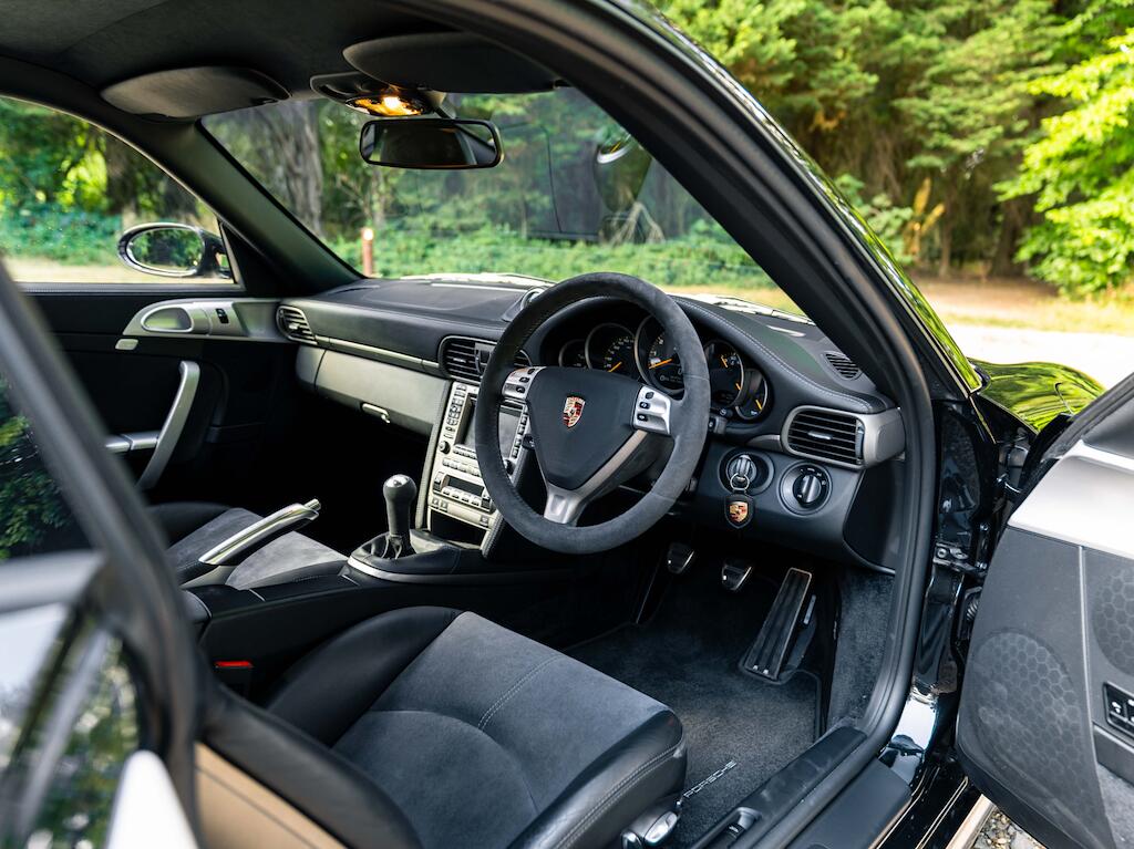 Porsche 911 view 5