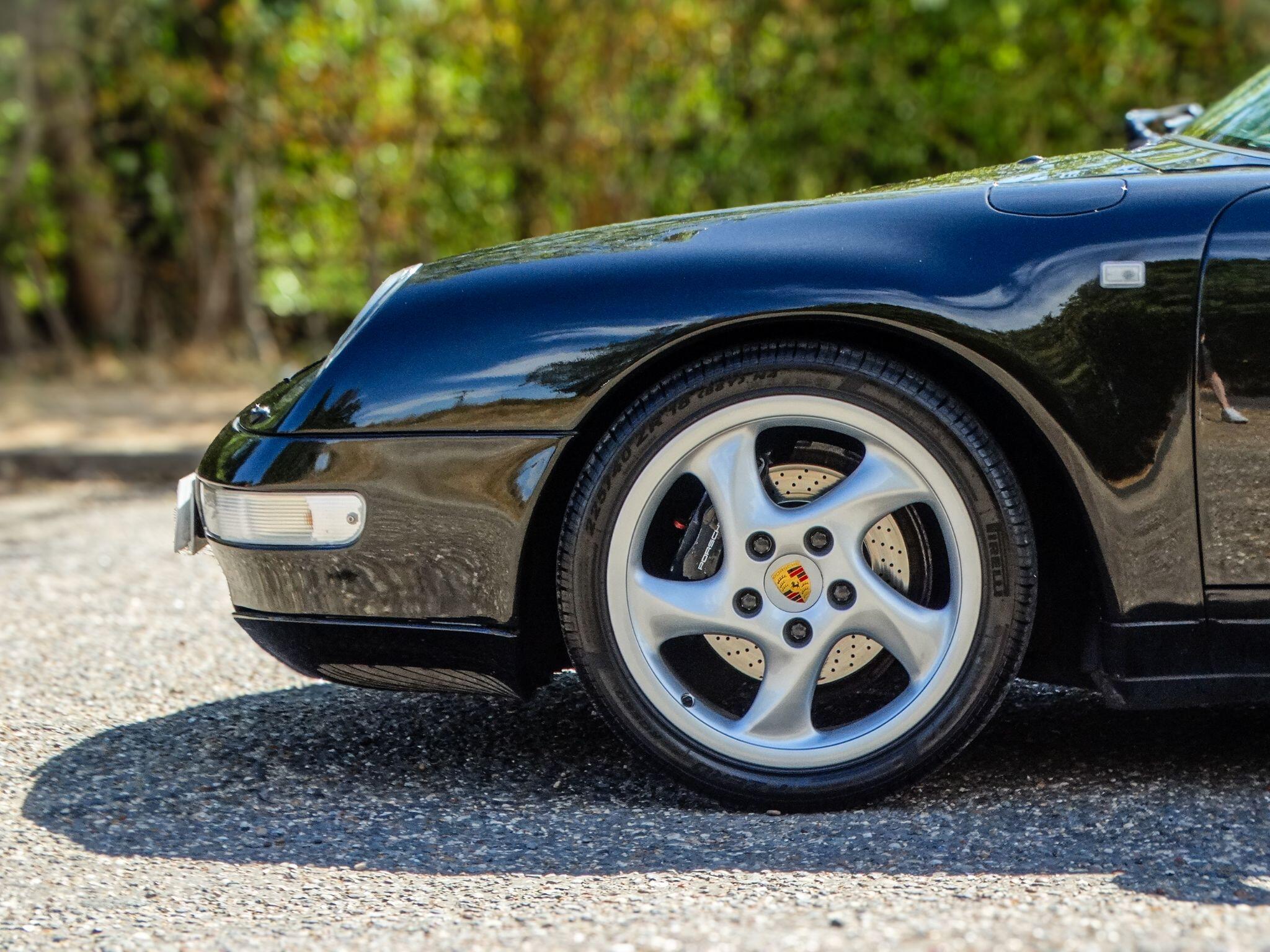Porsche 911 view 5