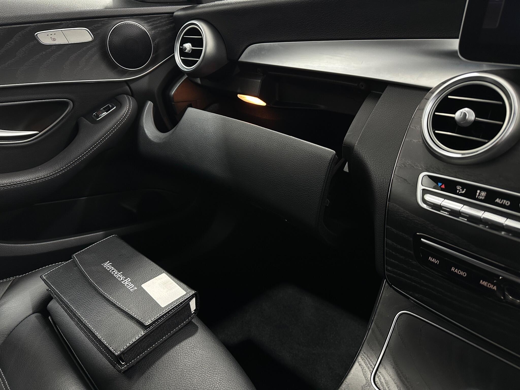 Mercedes-Benz C-Class view 28