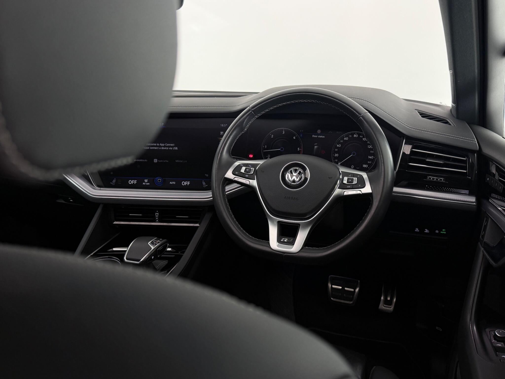 Volkswagen Touareg view 13