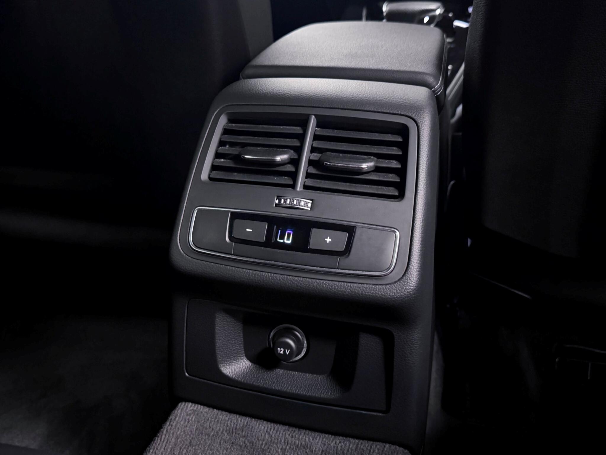 Audi A4 view 12