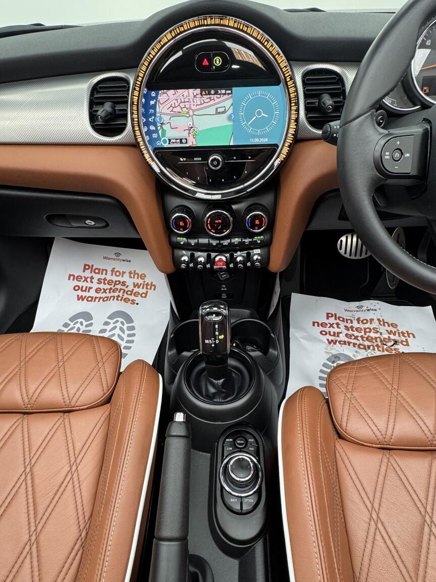 Mini Convertible view 57