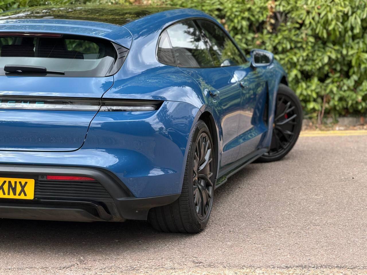 Porsche Taycan view 85