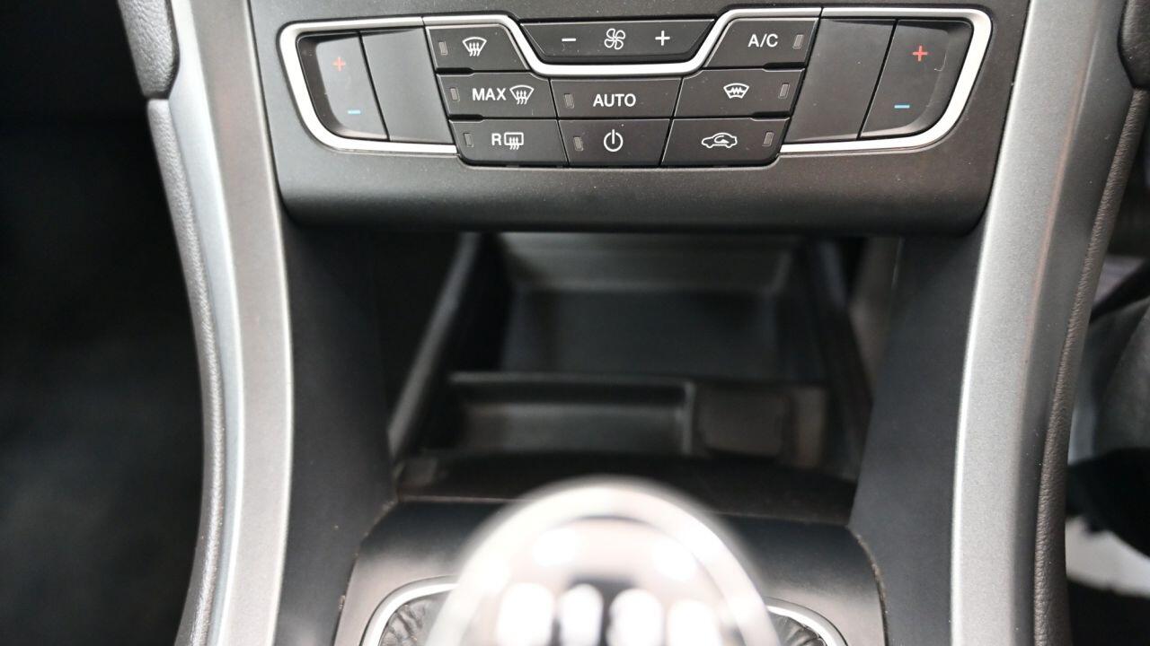 Ford Mondeo view 33