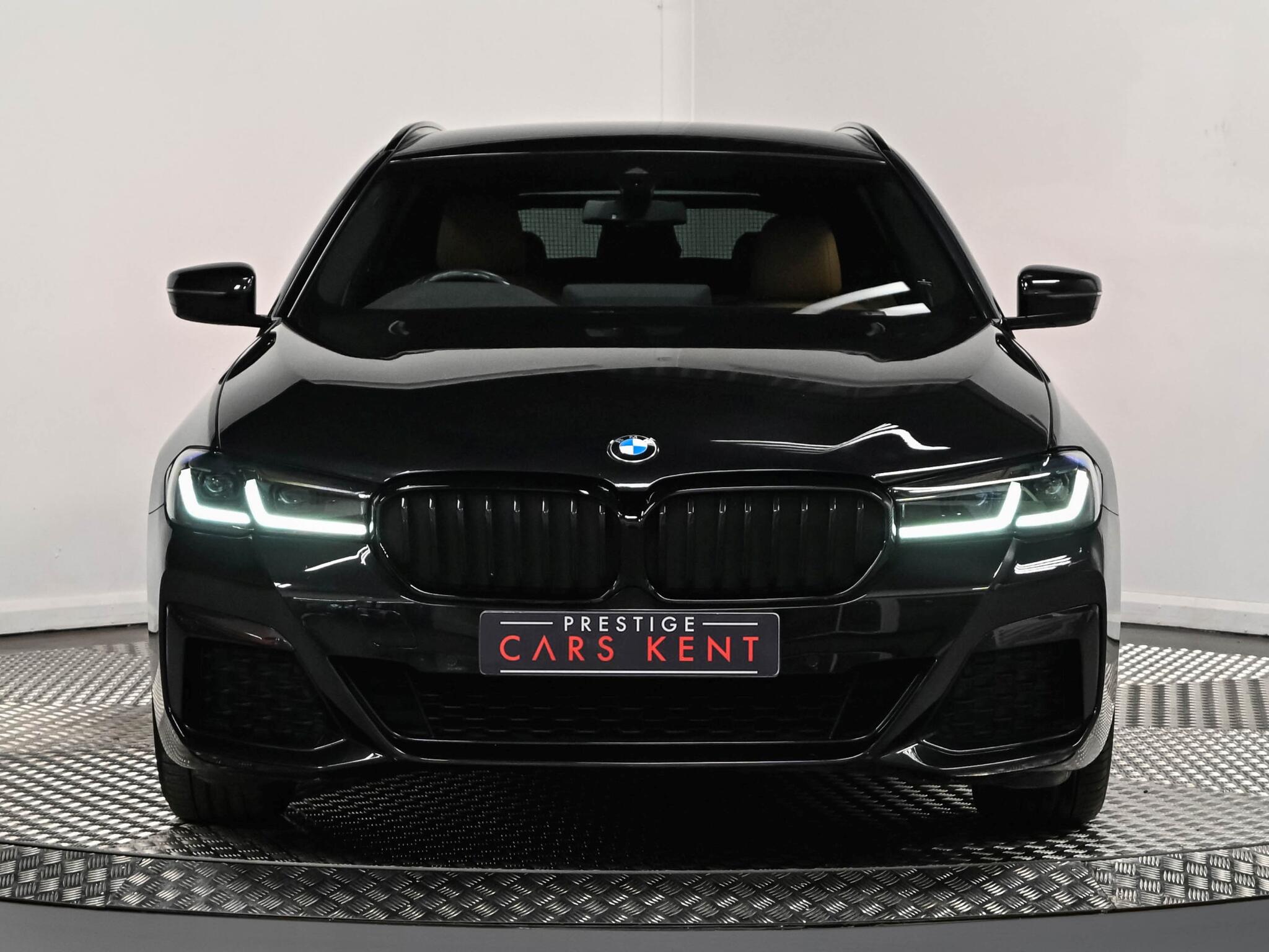 BMW 5 Series view 19