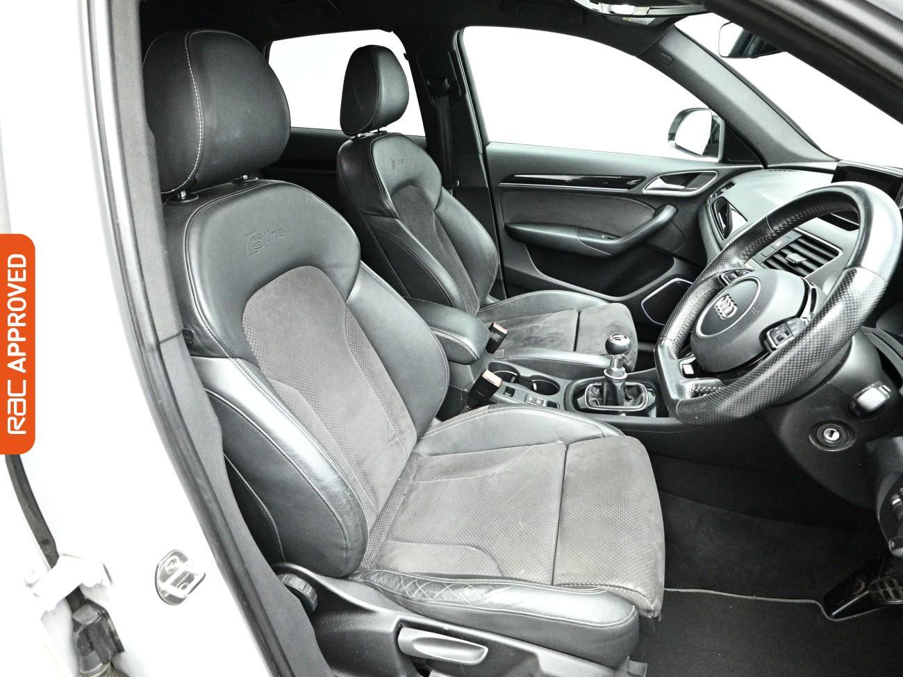 Audi Q3 view 12