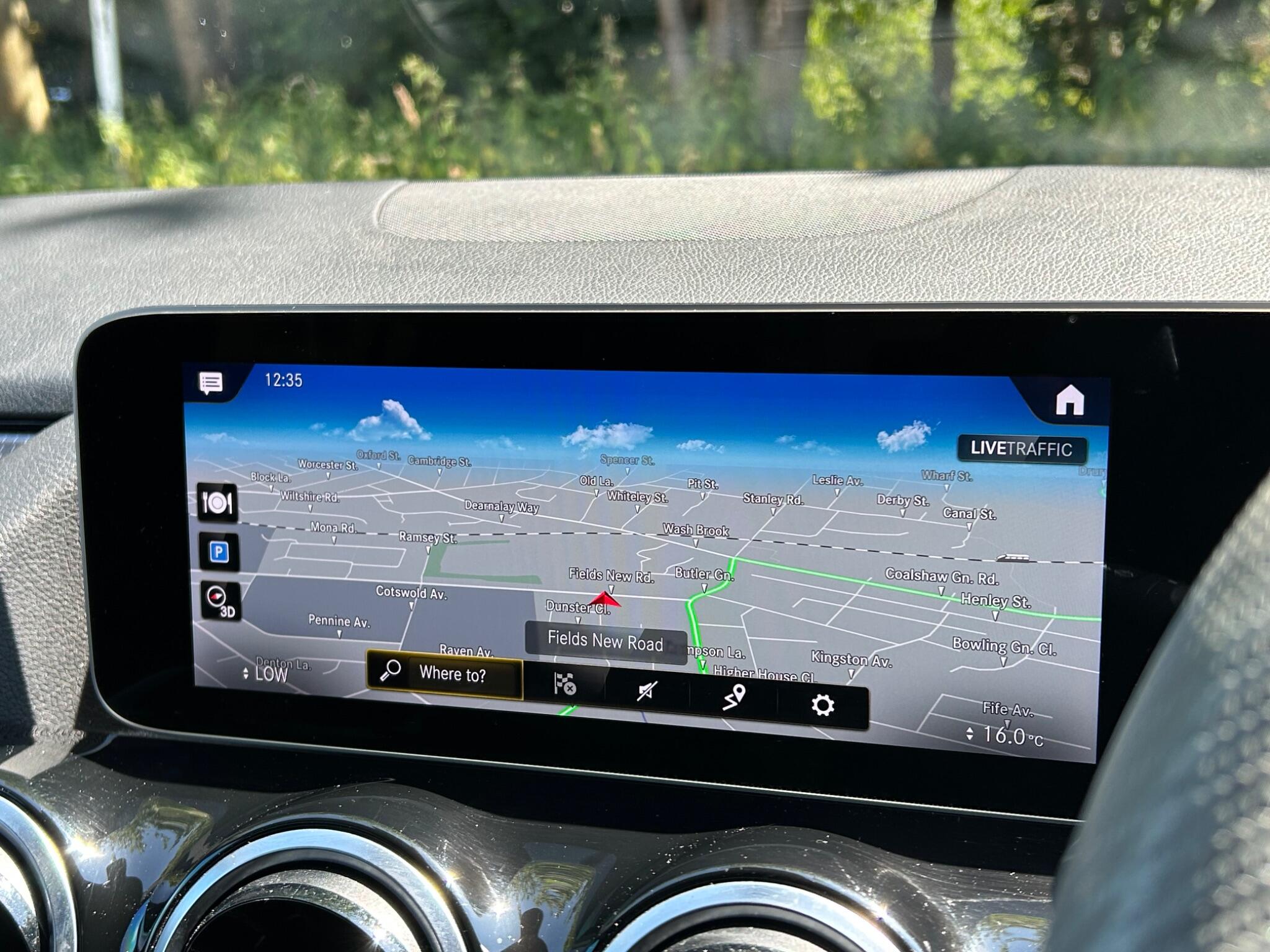 Mercedes-Benz Gla view 52