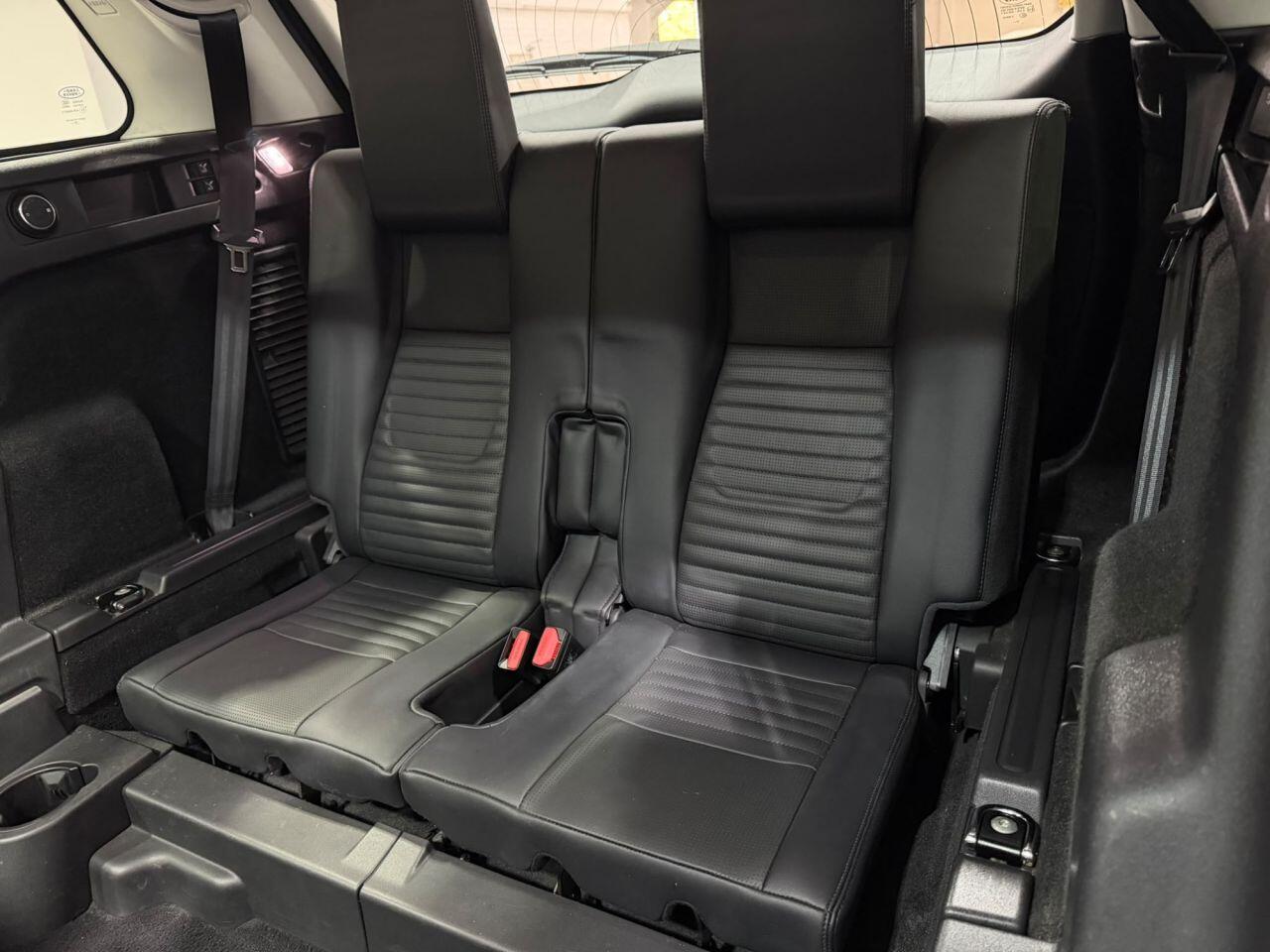 Land Rover Discovery Sport view 43