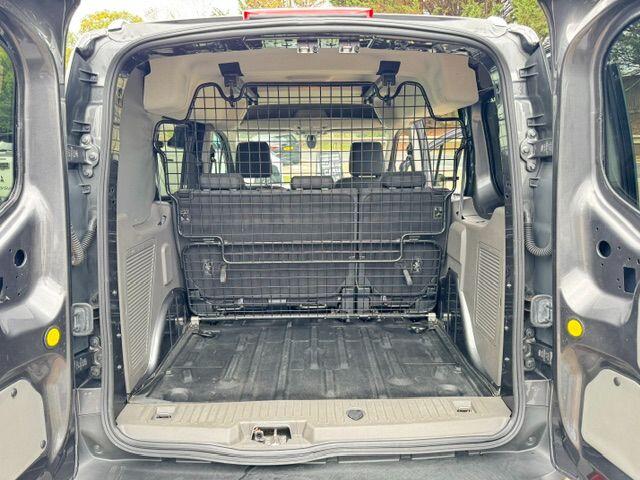 Ford Transit Connect view 16