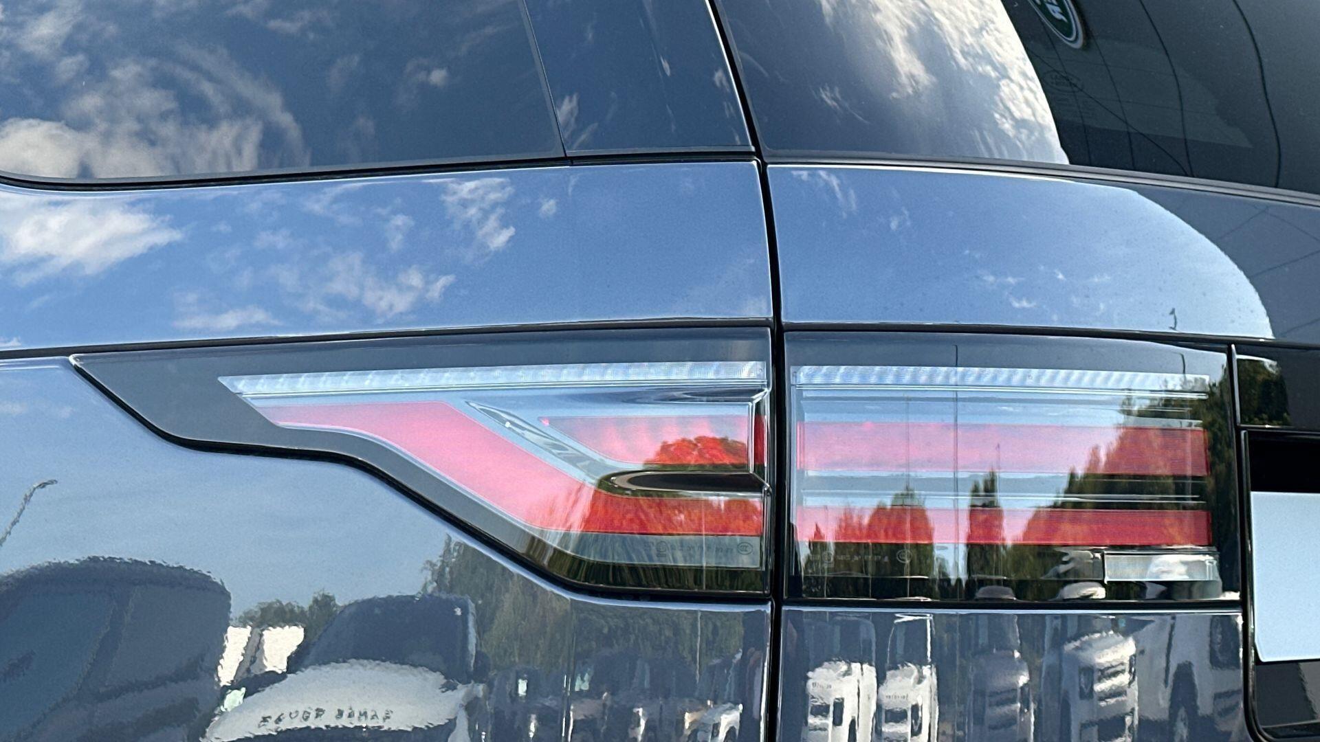 Land Rover Discovery view 32