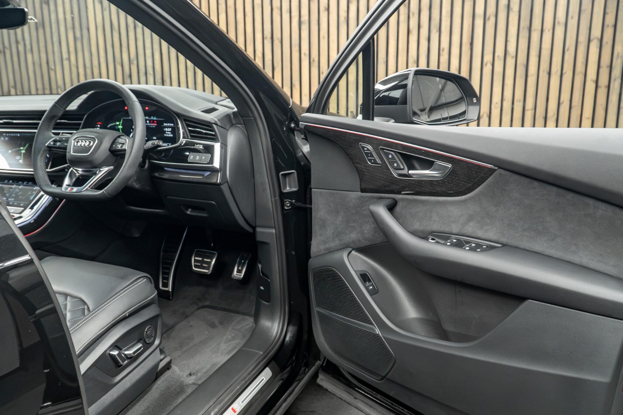Audi SQ7 view 32