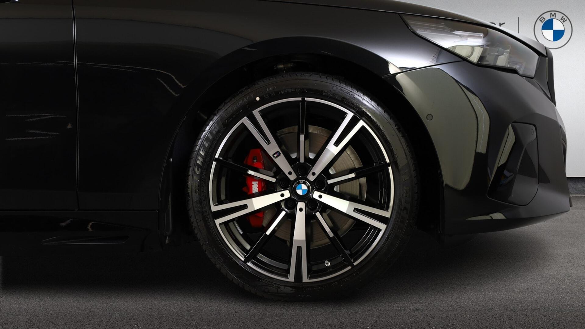 BMW 5 Series view 14