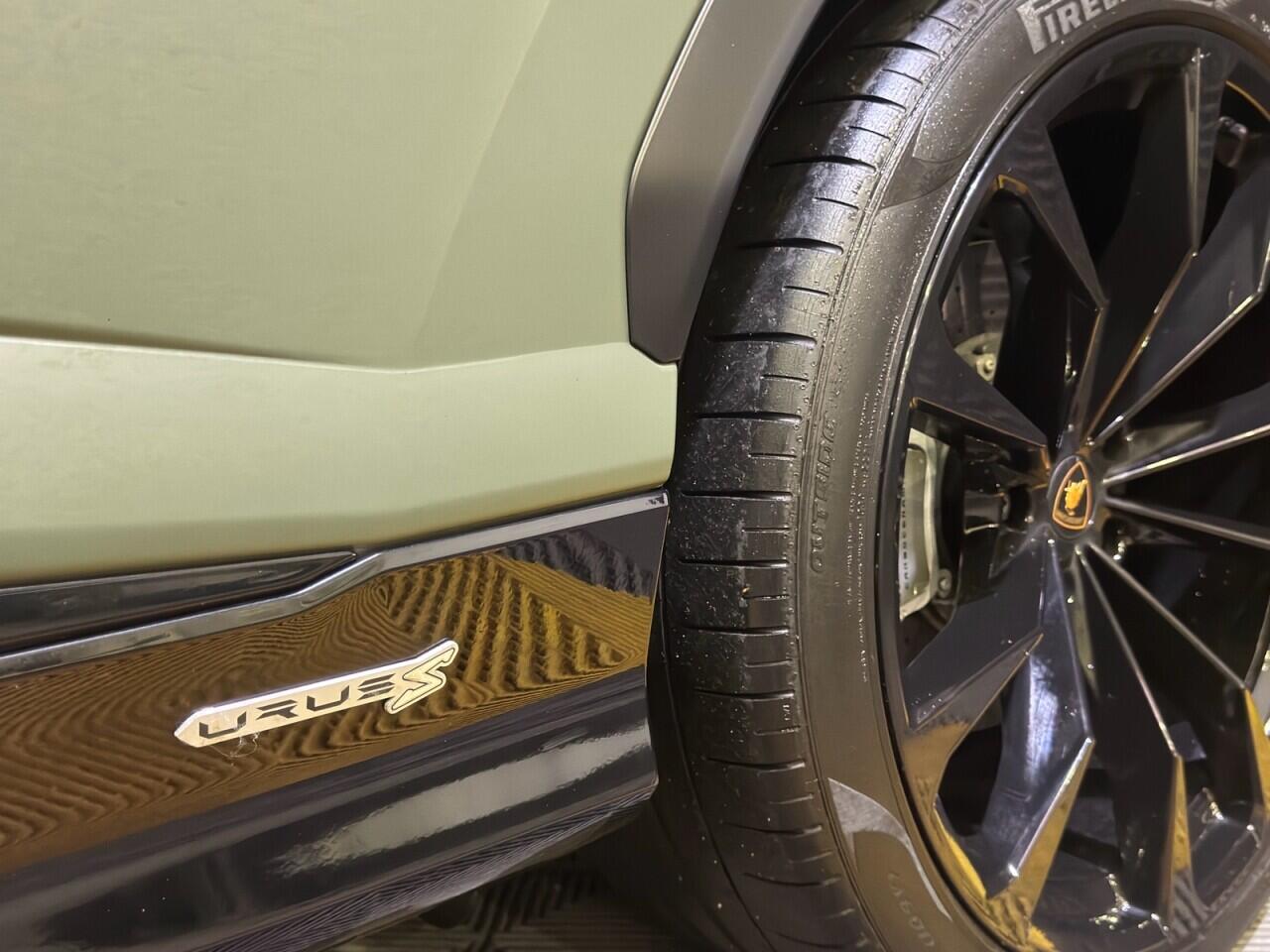 Lamborghini Urus view 10