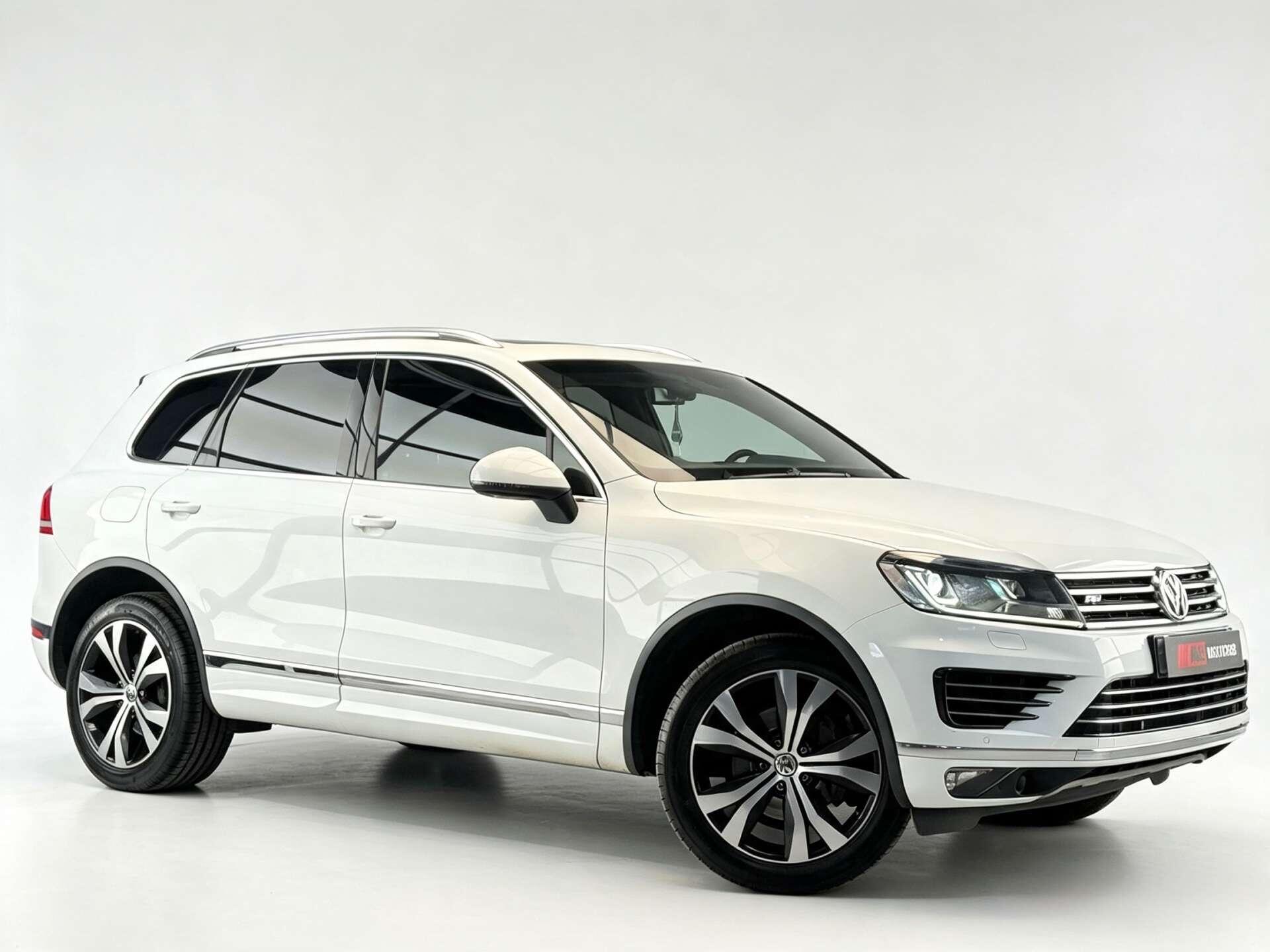 Volkswagen Touareg view 2