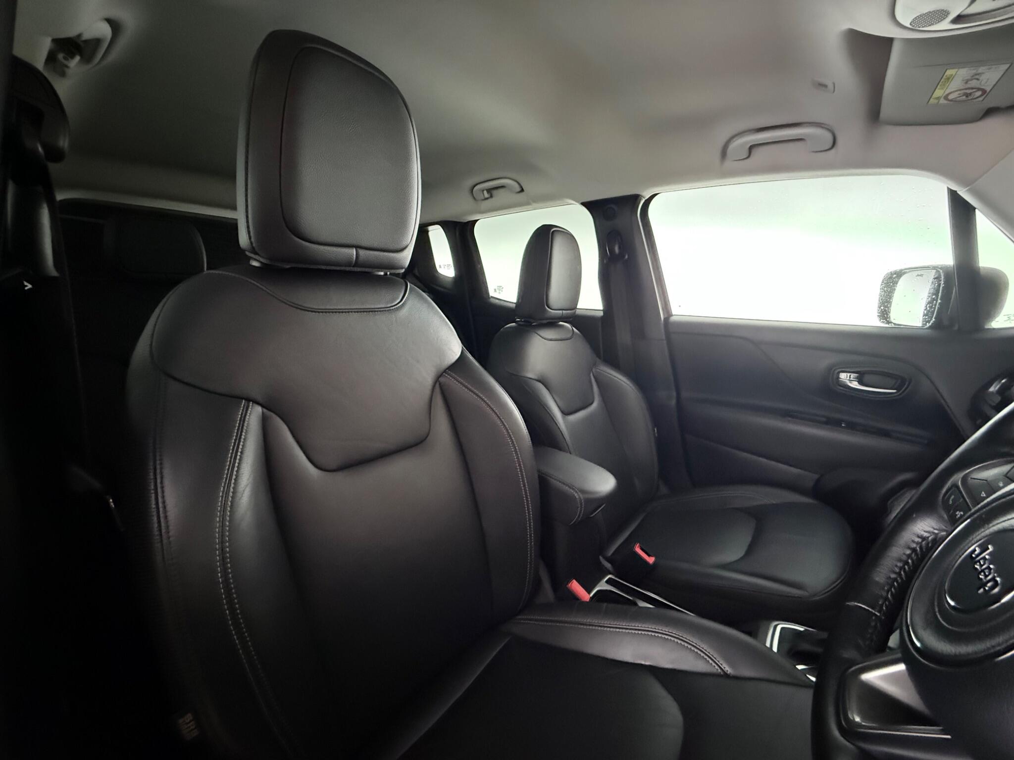 Jeep Renegade view 28