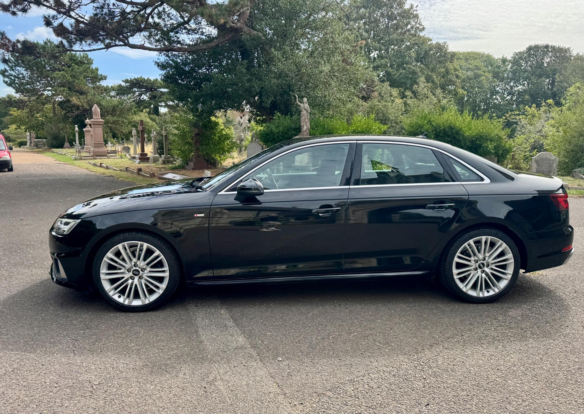 Audi A4 view 14