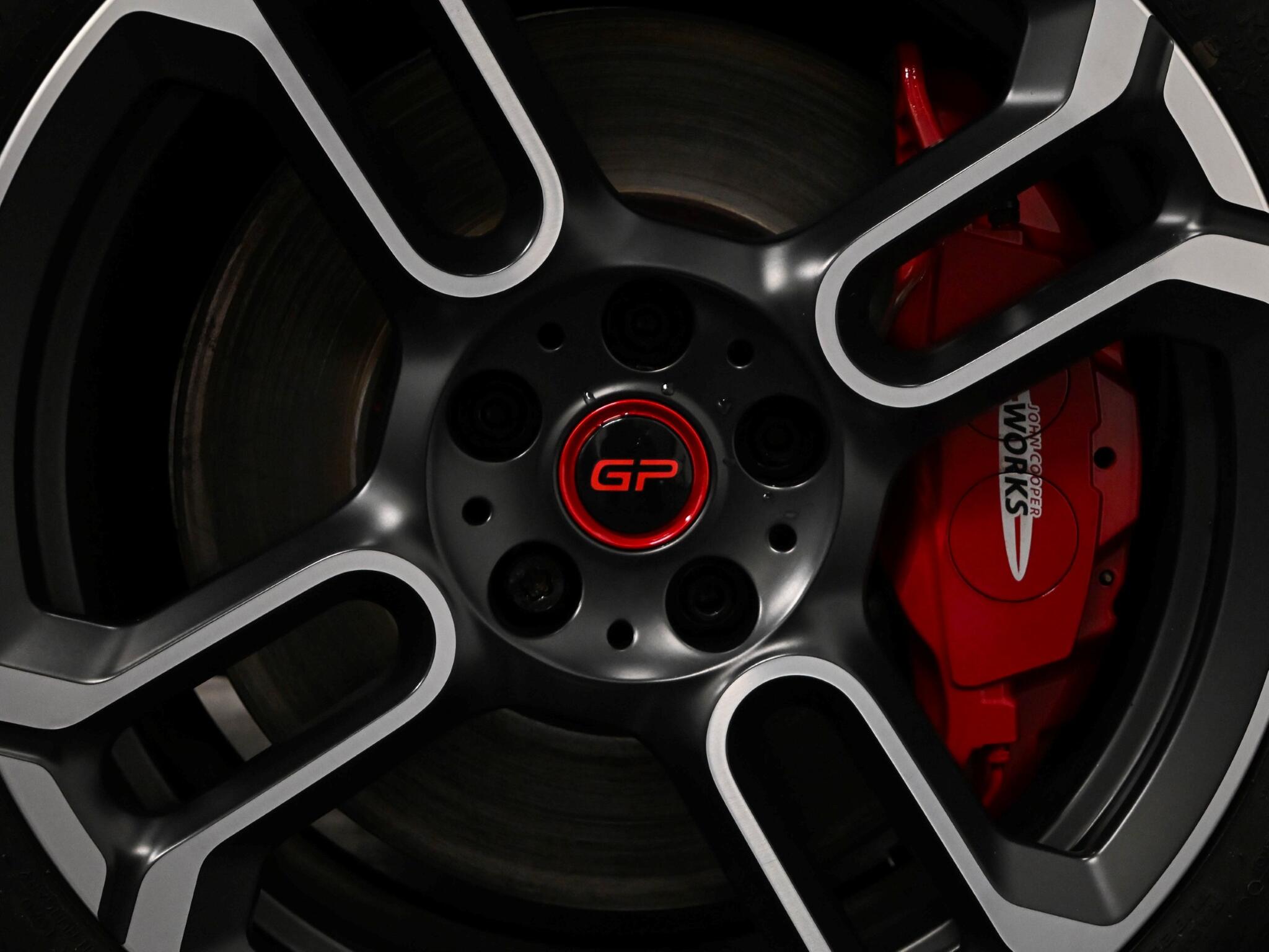 Mini Hatch view 26