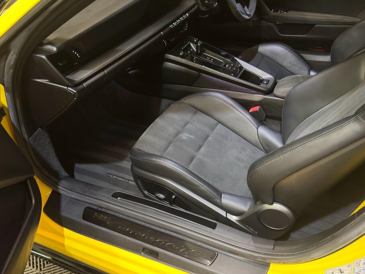 Porsche 911 view 28