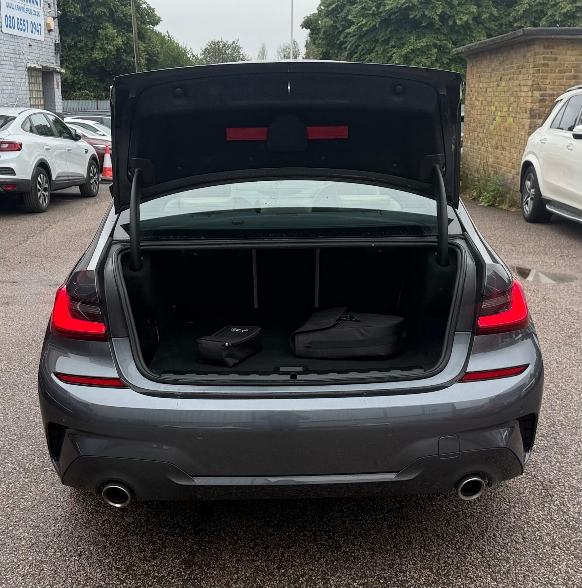 BMW 3 Series view 5
