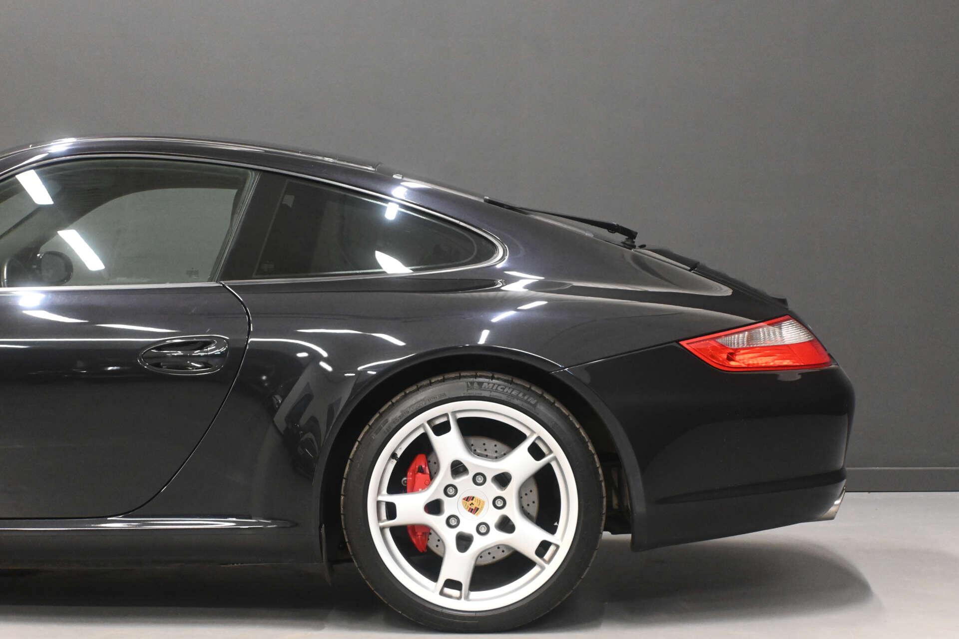 Porsche 911 view 39