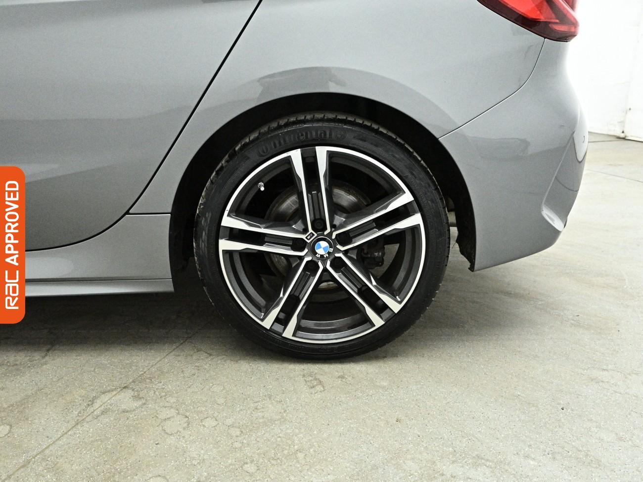 BMW 1 Series view 28