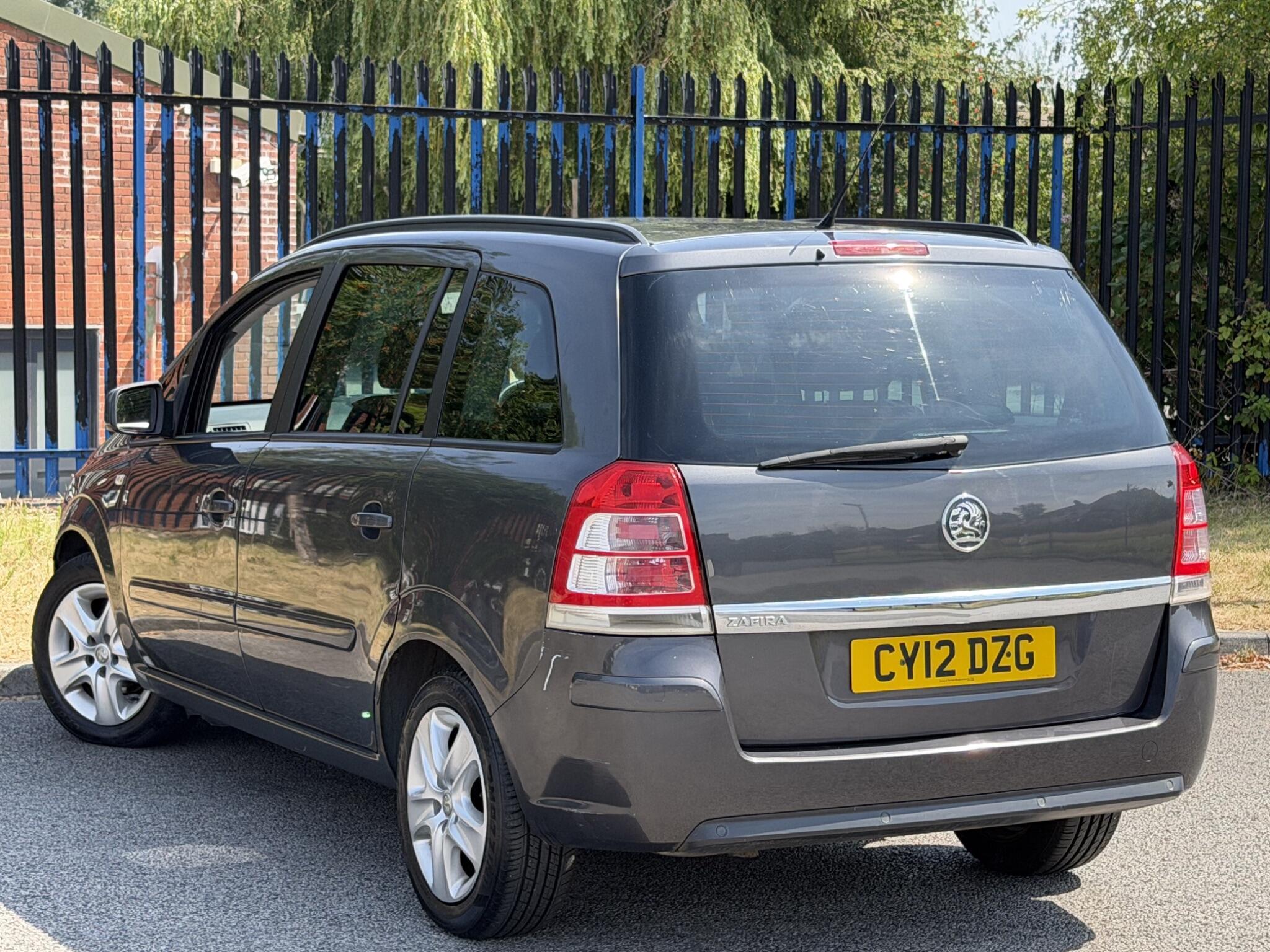 Vauxhall Zafira view 4