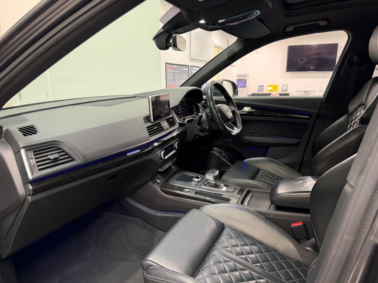 Audi Q5 view 15