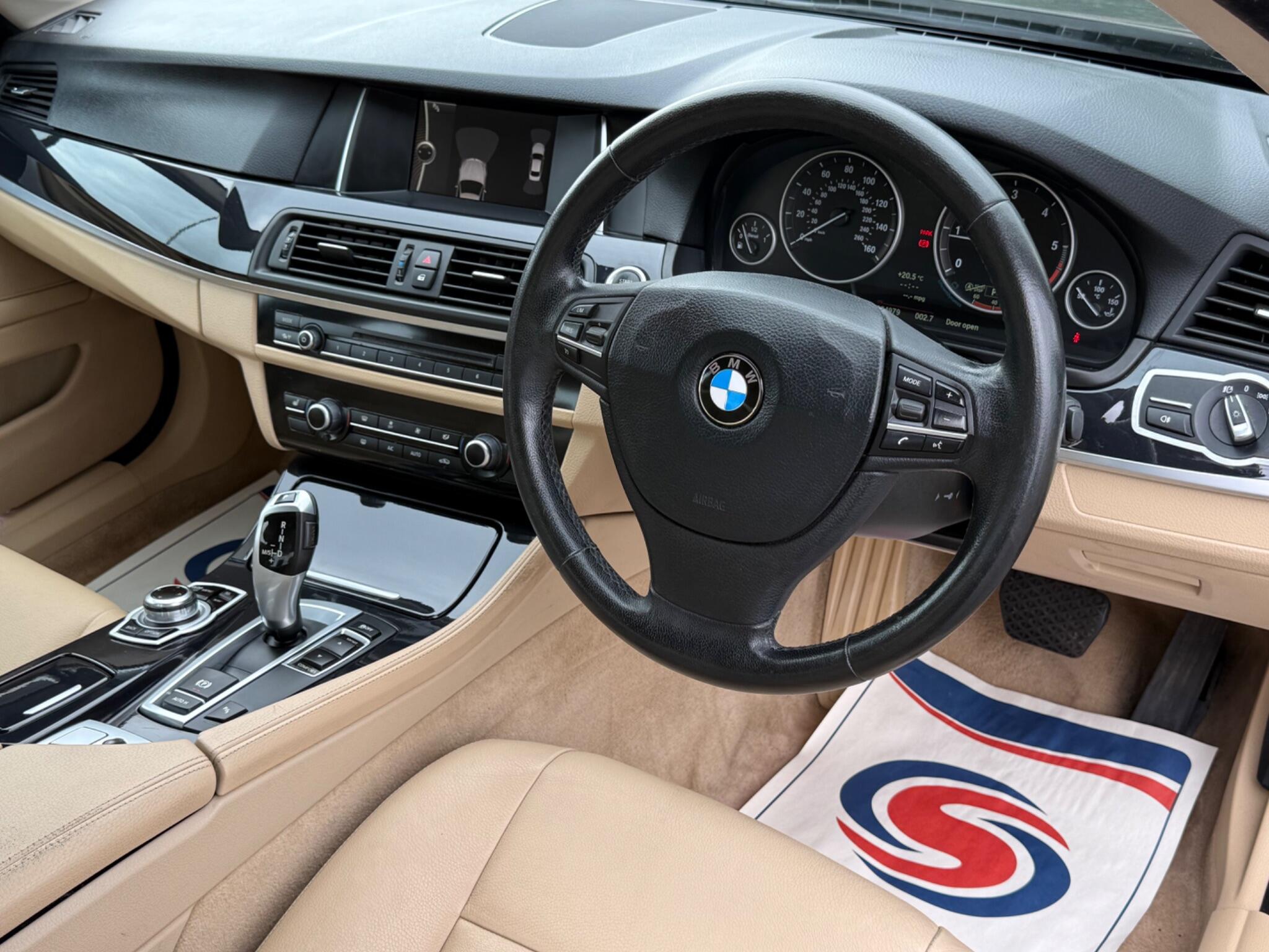 BMW 5 Series view 25