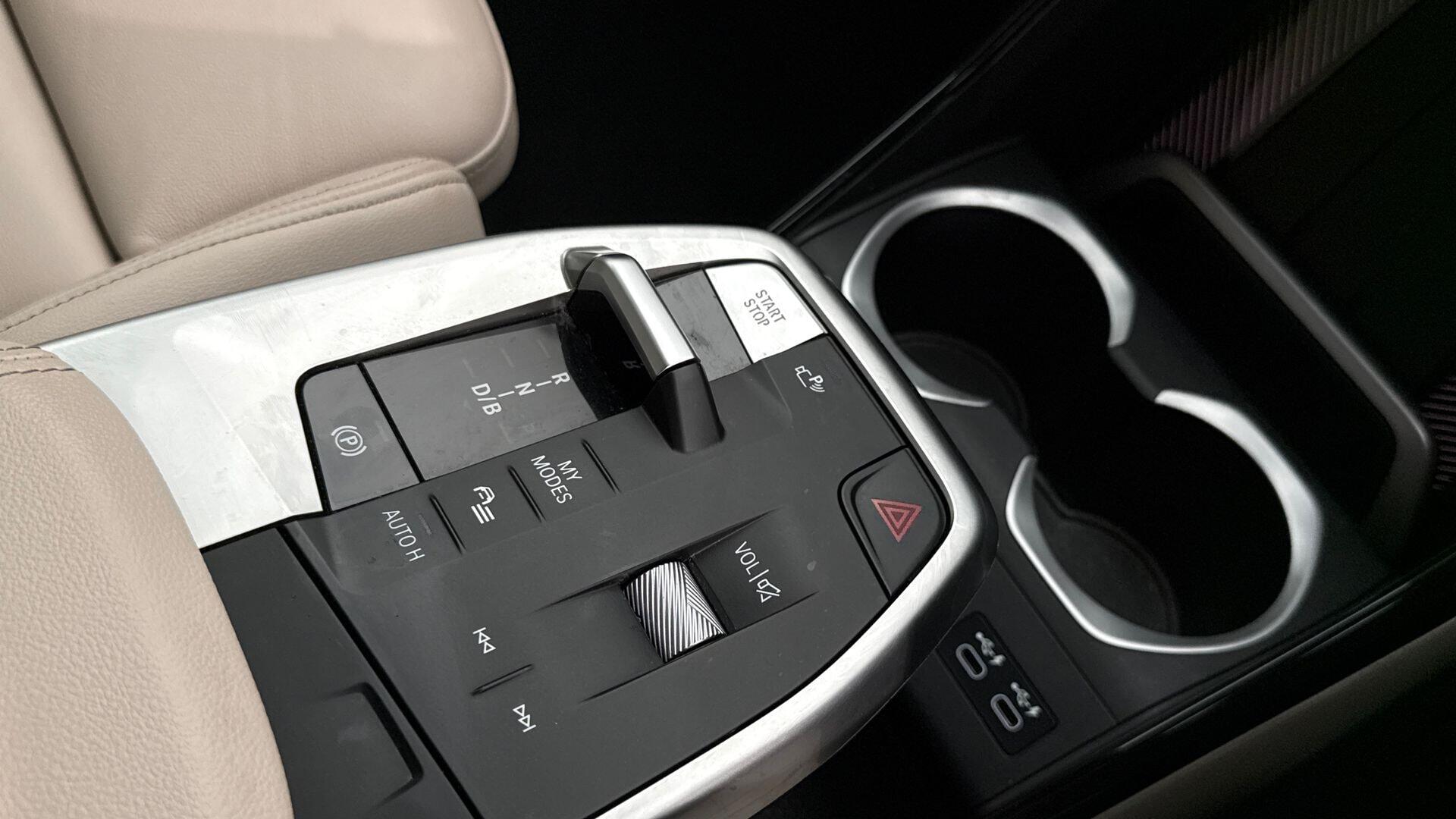BMW Ix1 view 10