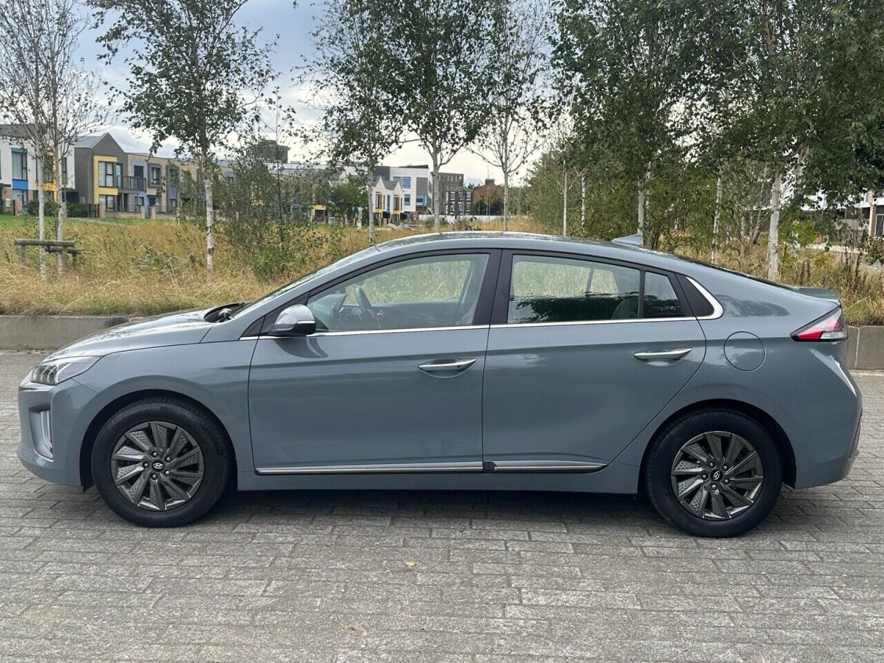 Hyundai Ioniq view 10