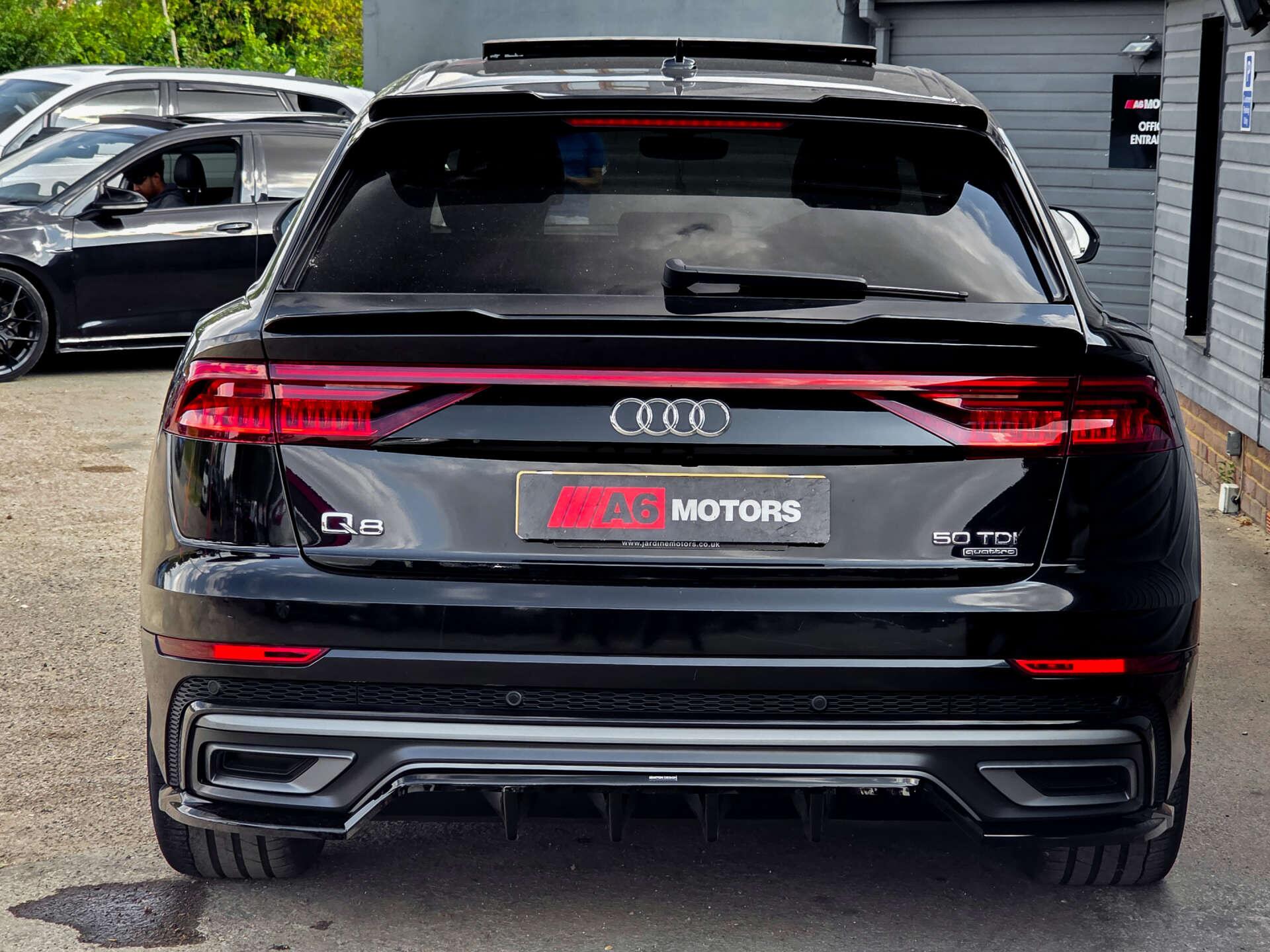 Audi Q8 view 45